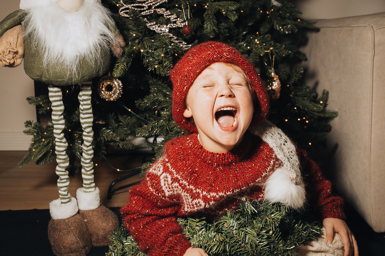 Noelle + Silas _ Julebilder 2025 - 07_websize.jpg