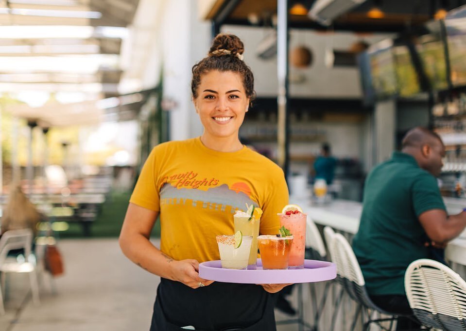 who needs one when you can have all the drinks?

join us for a weekend of fun in the sun with brunch and happy hour Saturday and Sunday starting at 10:30.

📸: @dianarosephoto