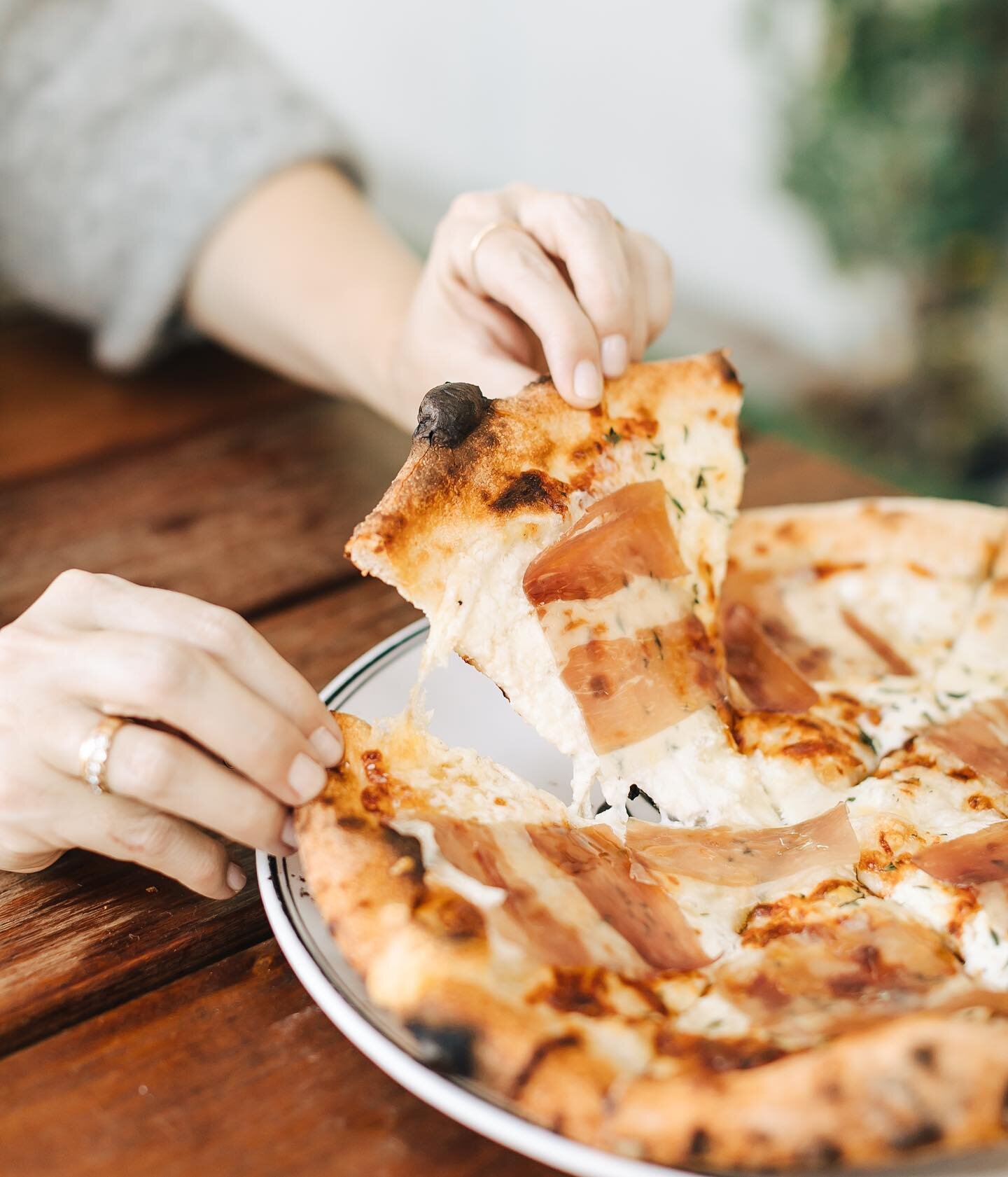 Recipe for coming back after the long weekend&hellip; White Pizza!

📸: @dianarosephoto