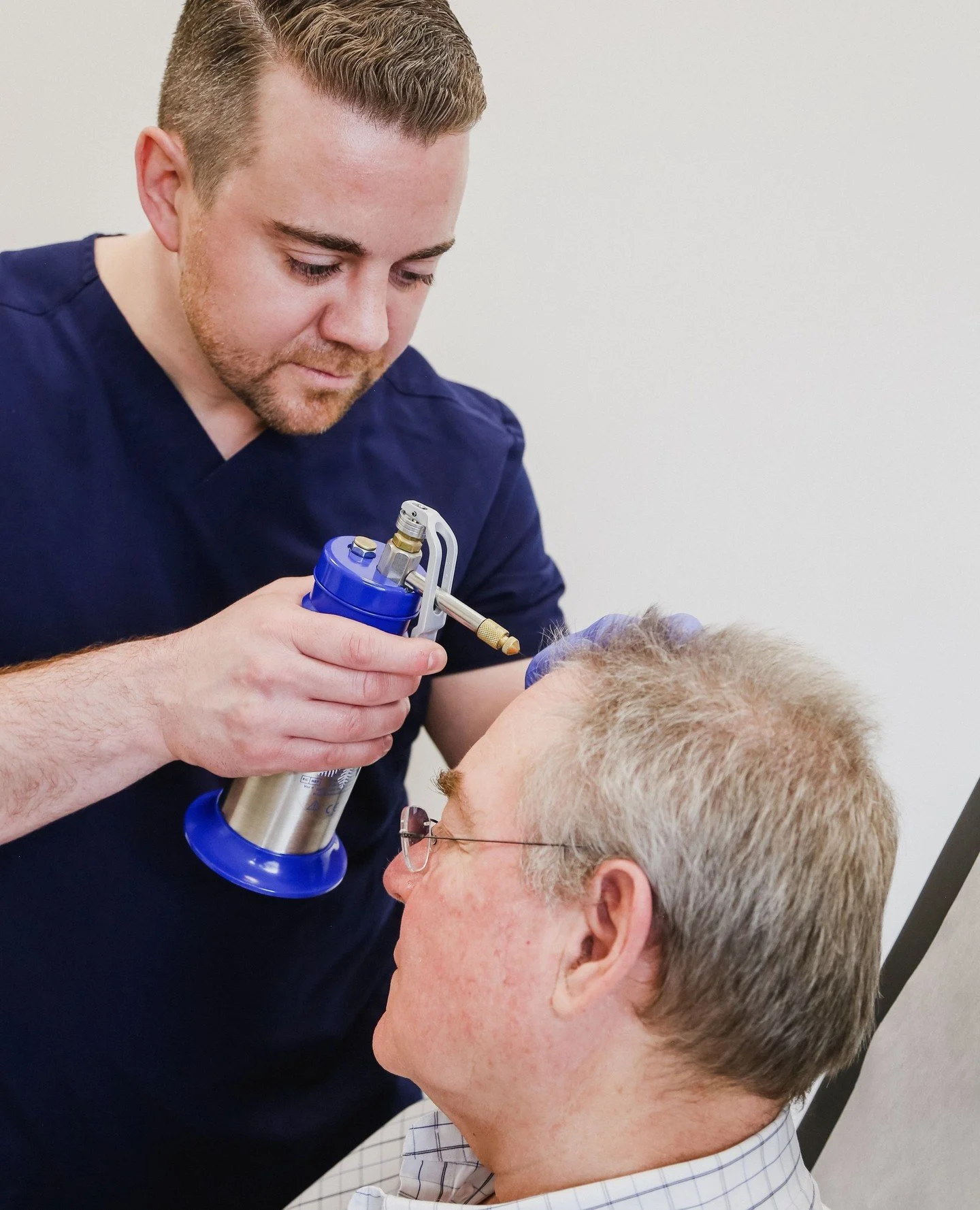 If you&rsquo;re 45+, your skin can start doing some&hellip; unexpected things. Like waking up one day and deciding it has opinions.⁠
⁠
Some common concerns we tend to see more often in this age range include:⁠
&bull; Sun damage and uneven pigmentatio