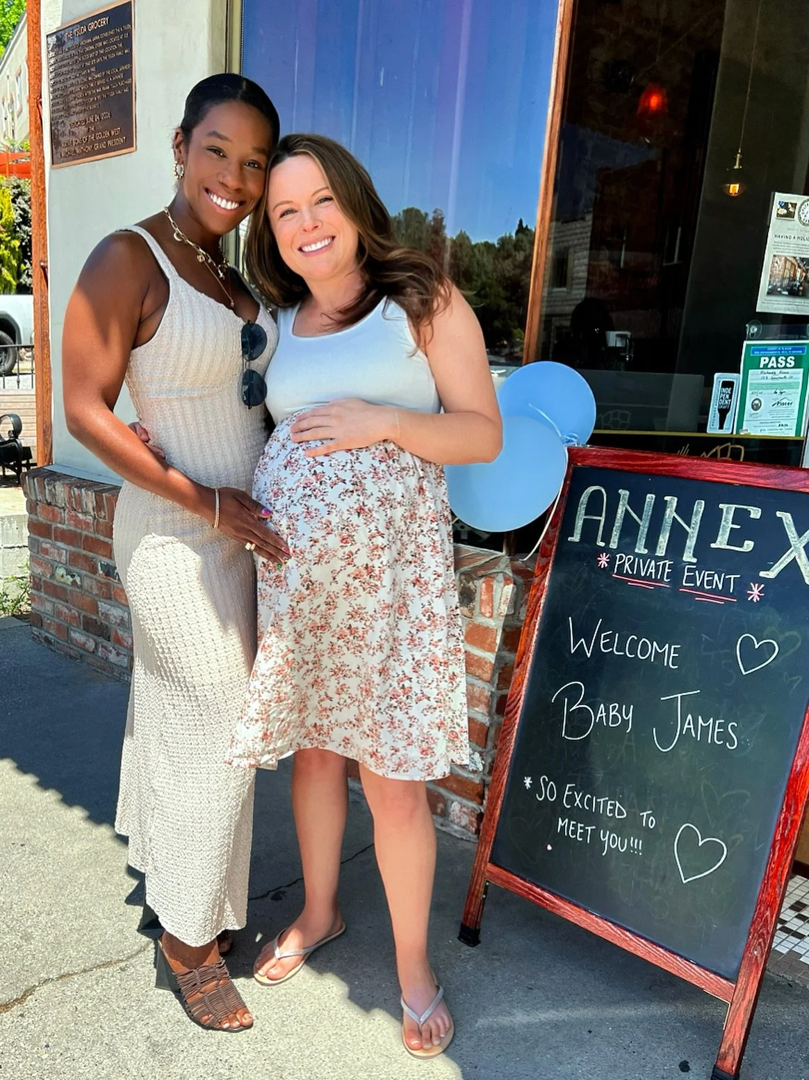 Name a more radiant mama-to-be&hellip; I&rsquo;ll wait 💁🏾&zwj;♀️

Alexis, you&rsquo;re already giving off that cool mom energy, and baby James hit the jackpot with you. Can&rsquo;t wait to see you crush this next chapter with the same grace (and gl