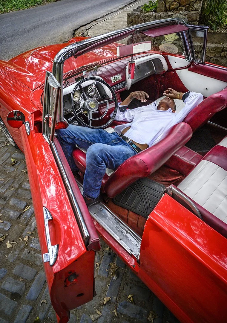 Siesta -n "60 T-Bird. -  Habana, Cuba  2019
