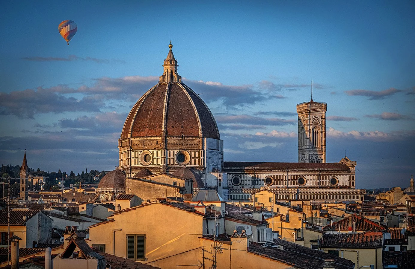 Balloon sunrise flight over Duomo and Giotto Campanile - Firenze, Italy 2024