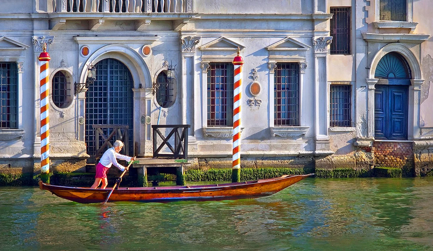 Venetian rower - morning row on Grand Canal - Venice, Italy 2008