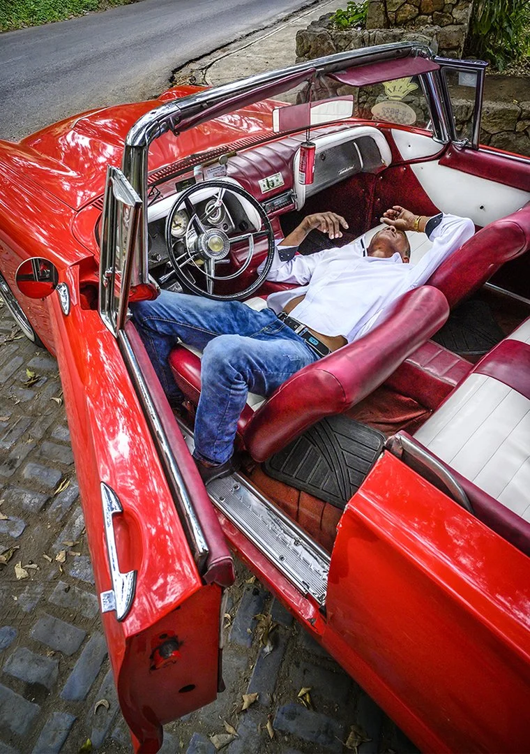 Siesta in "60 T-Bird. -  Habana, Cuba  2019