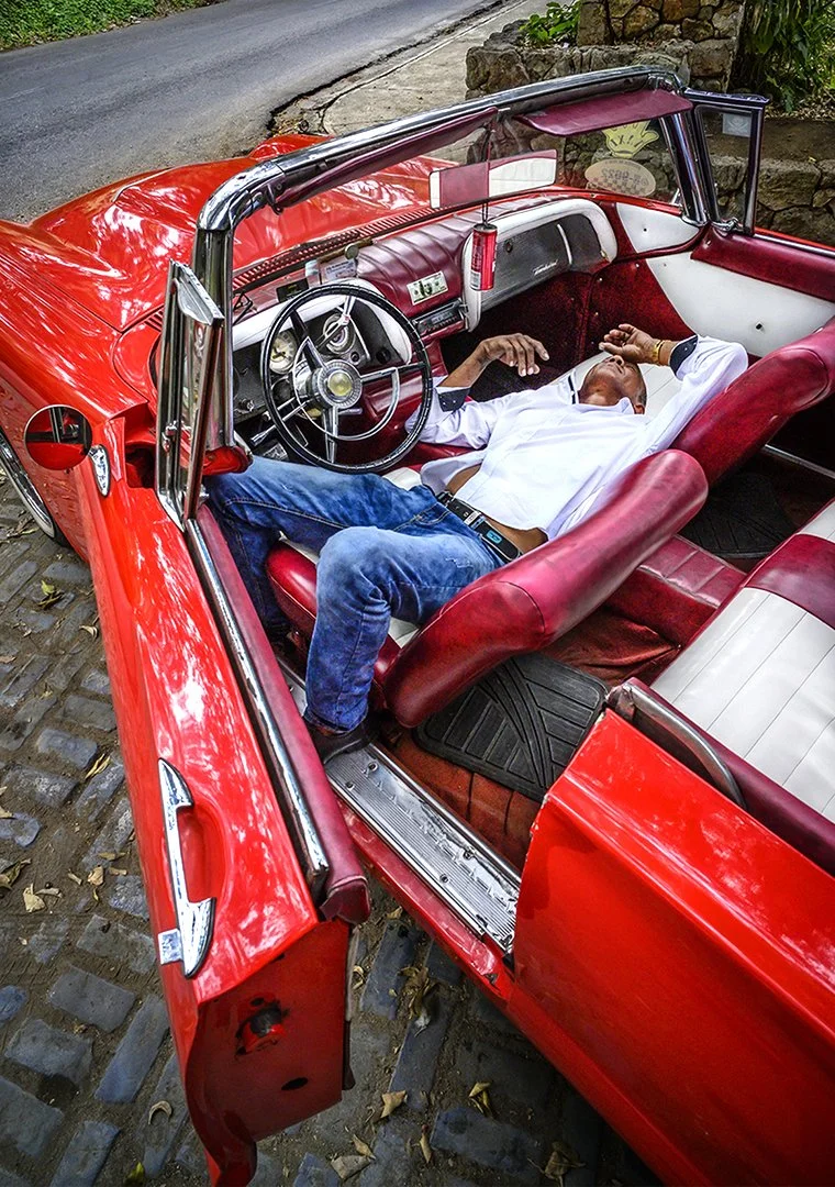 Siesta in "60 T-Bird. -  Habana, Cuba  2019