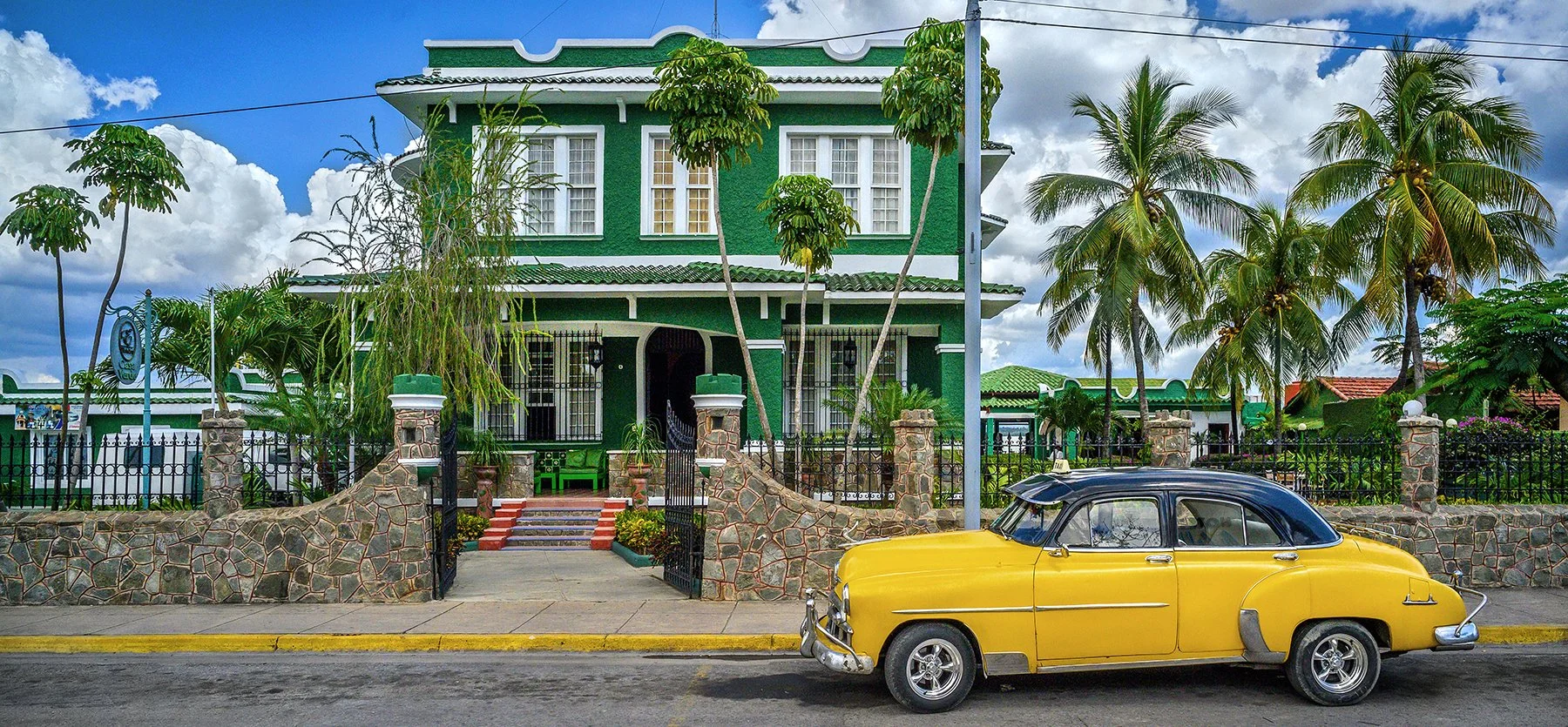 Casa Verde & 1950 Yellow Chevy Taxi - Cienfuegos, Cuba 2019