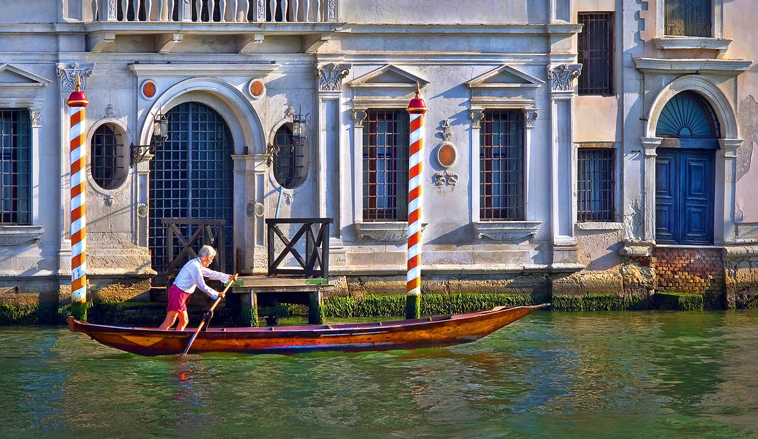 Venetian rower - morning row on Grand Canal - Venice, Italy 2008