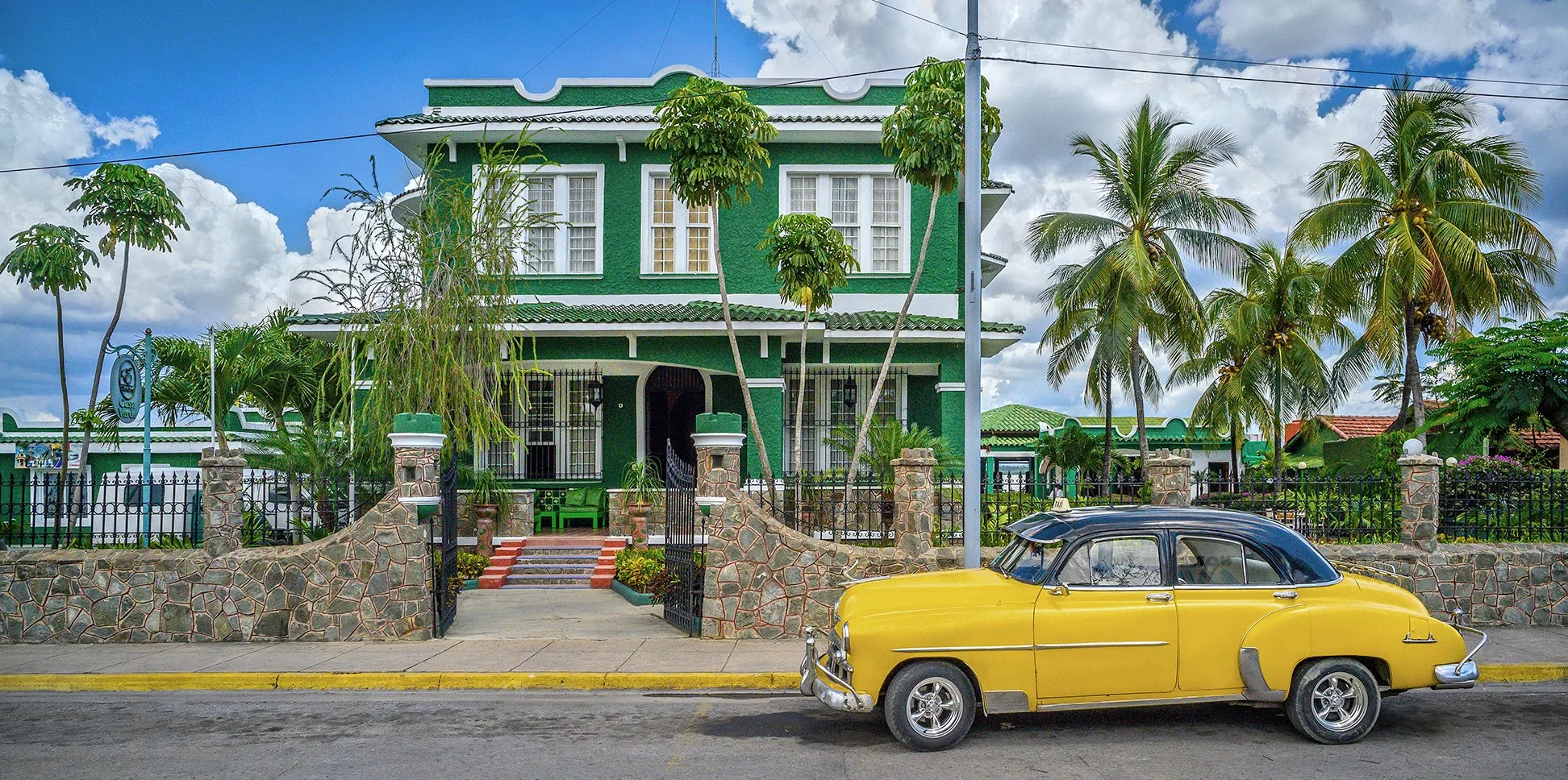Casa Verde & 1950 yellow Chevy Taxi - Cienfuegos, Cuba 2019