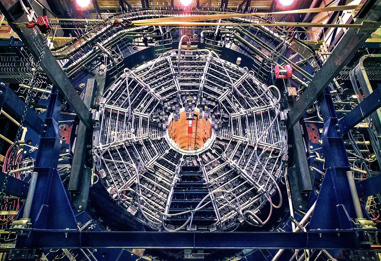 Star TPC (Time Projection Chamber) inside magnet at Brookhaven Nat'l Lab, New York 1998 - client: US Dept. of Energy