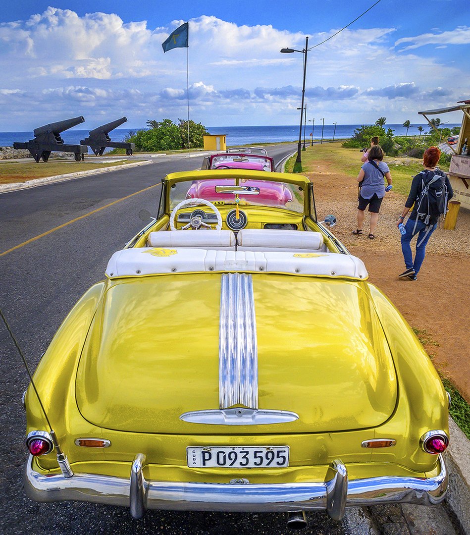 1950 yellow Pontiac convertible - Habana, Cuba 2019