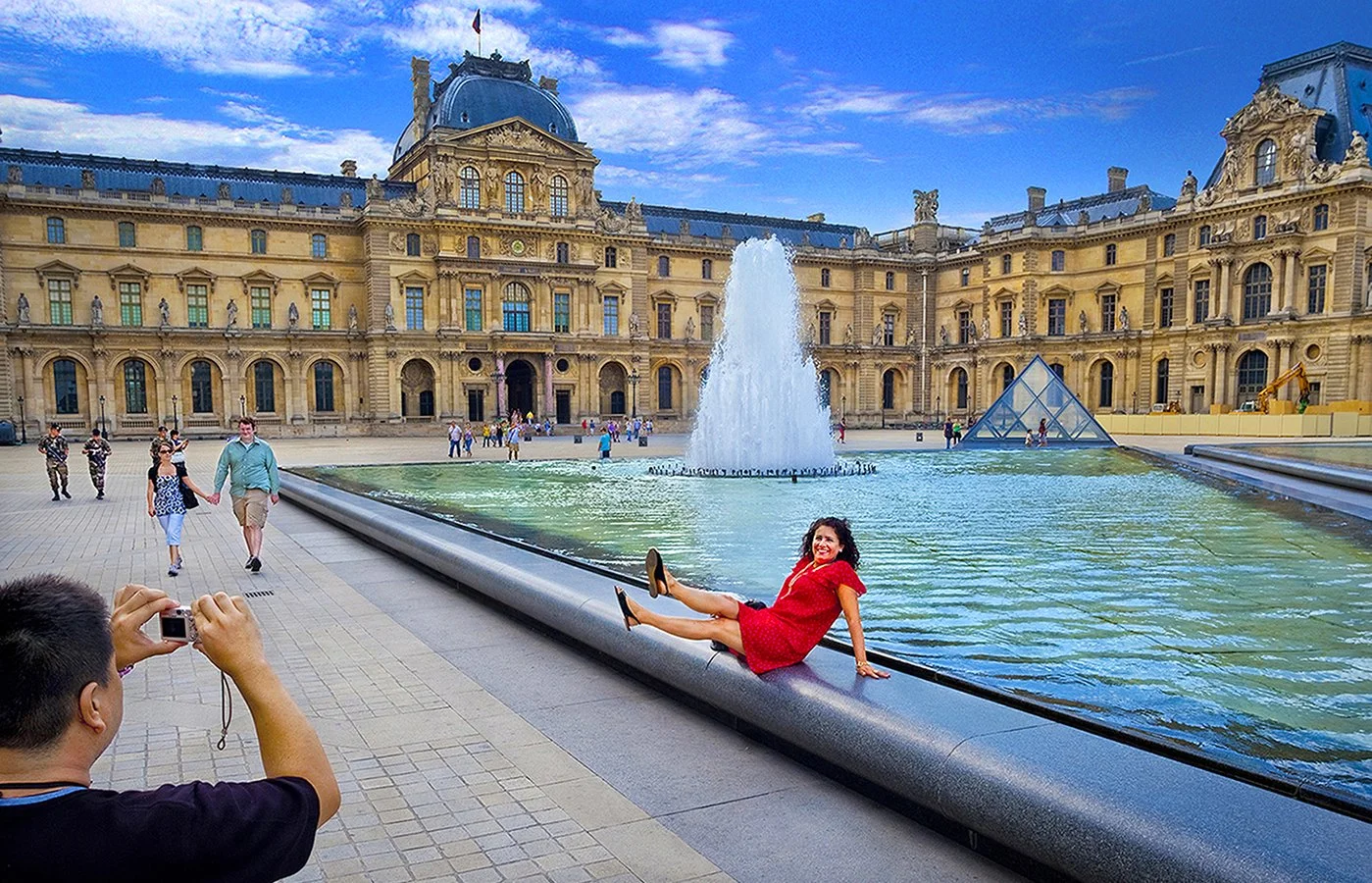 Red Dress - Musée du Louvre - Paris, France 2008