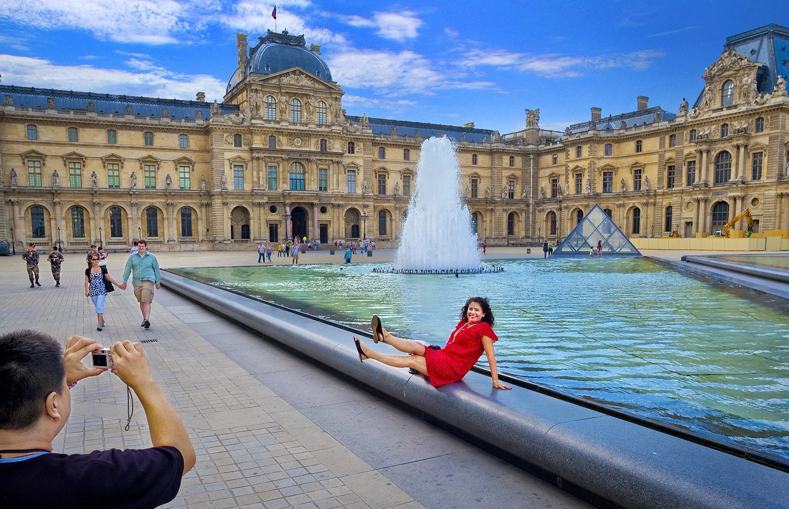 Red Dress - Musée du Louvre - Paris, France 2008