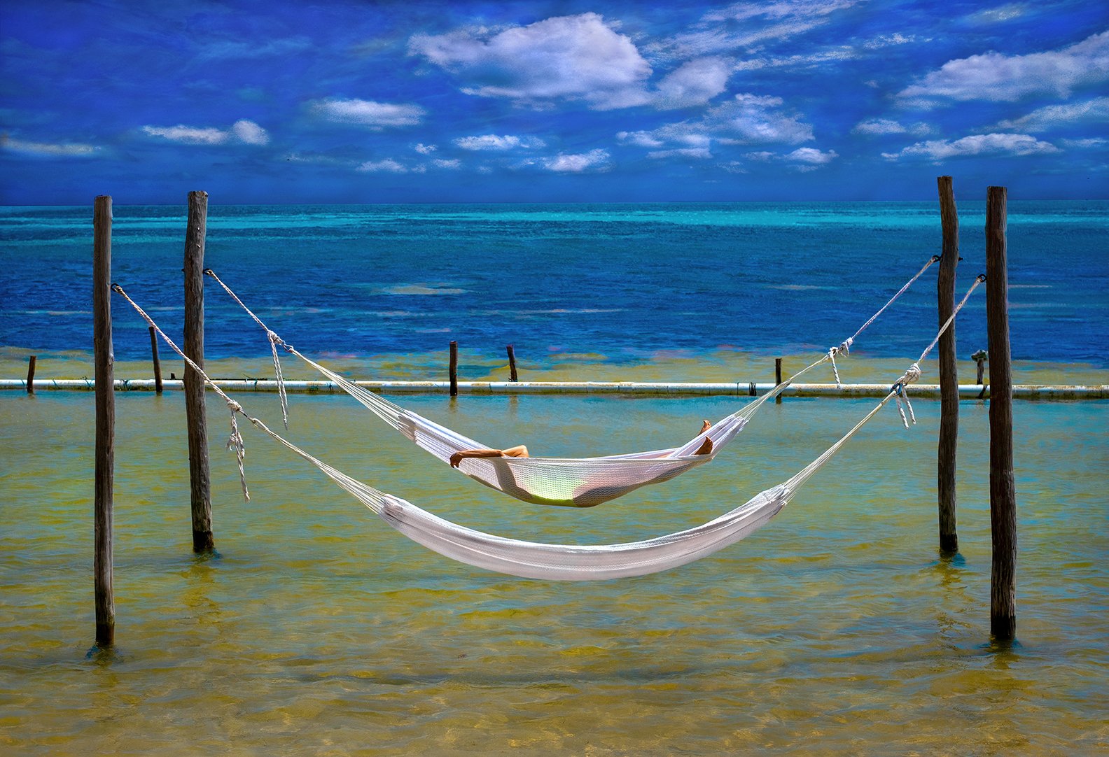 Raffi & the hammocks - Caribbean Sea - Ambergris Kaye - Belize 2023
