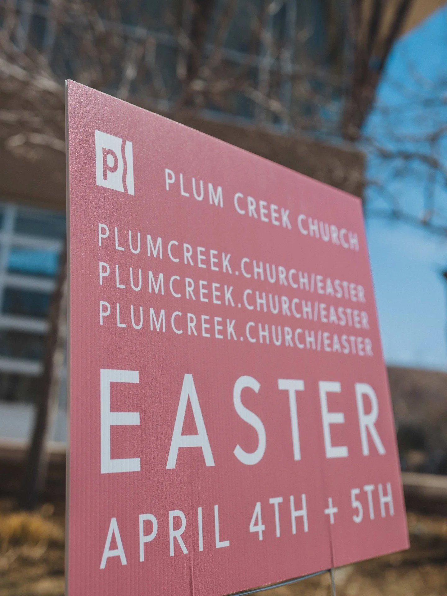 Who can a yard sign actually invite? #easter #changedliveschanginglives
ㅤ
Friends. Neighbors. The families who live on your street. The people you see every day.
ㅤ
That&rsquo;s why one of the easiest ways to invite someone to Easter is simply by putt