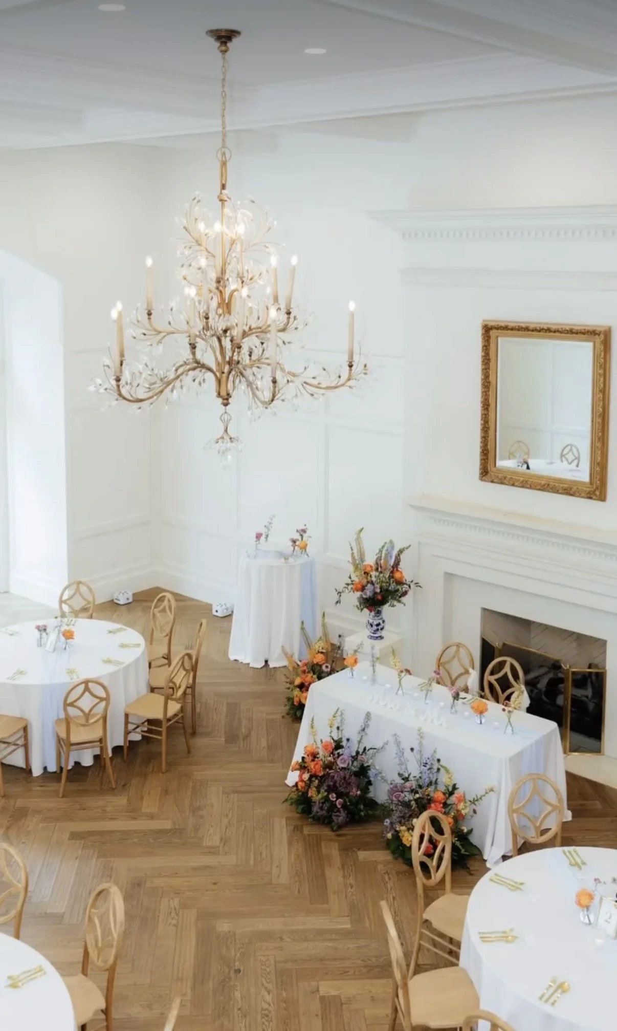 Twenty and Creek Wedding Flowers - Bvilla Photography - Tulipani Floral Studio - Summer Weddings Utah - Sandy Utah Wedding Florist - Ceremony Floral Urns - Sweetheart Table Flowers