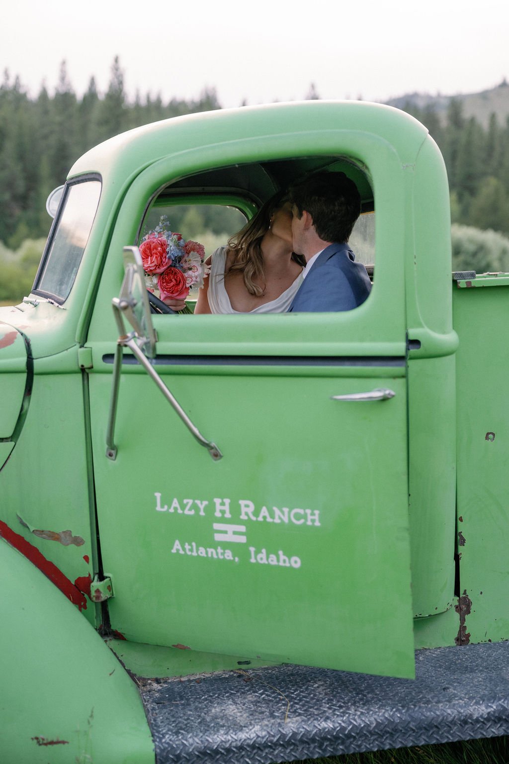 Jackson Hole Wedding Florist - Tetons Wedding Florist - Ashley Teresa Weddings Photography - Tulipani Floral Studio - Tetons Weddings - Utah Summer Weddings