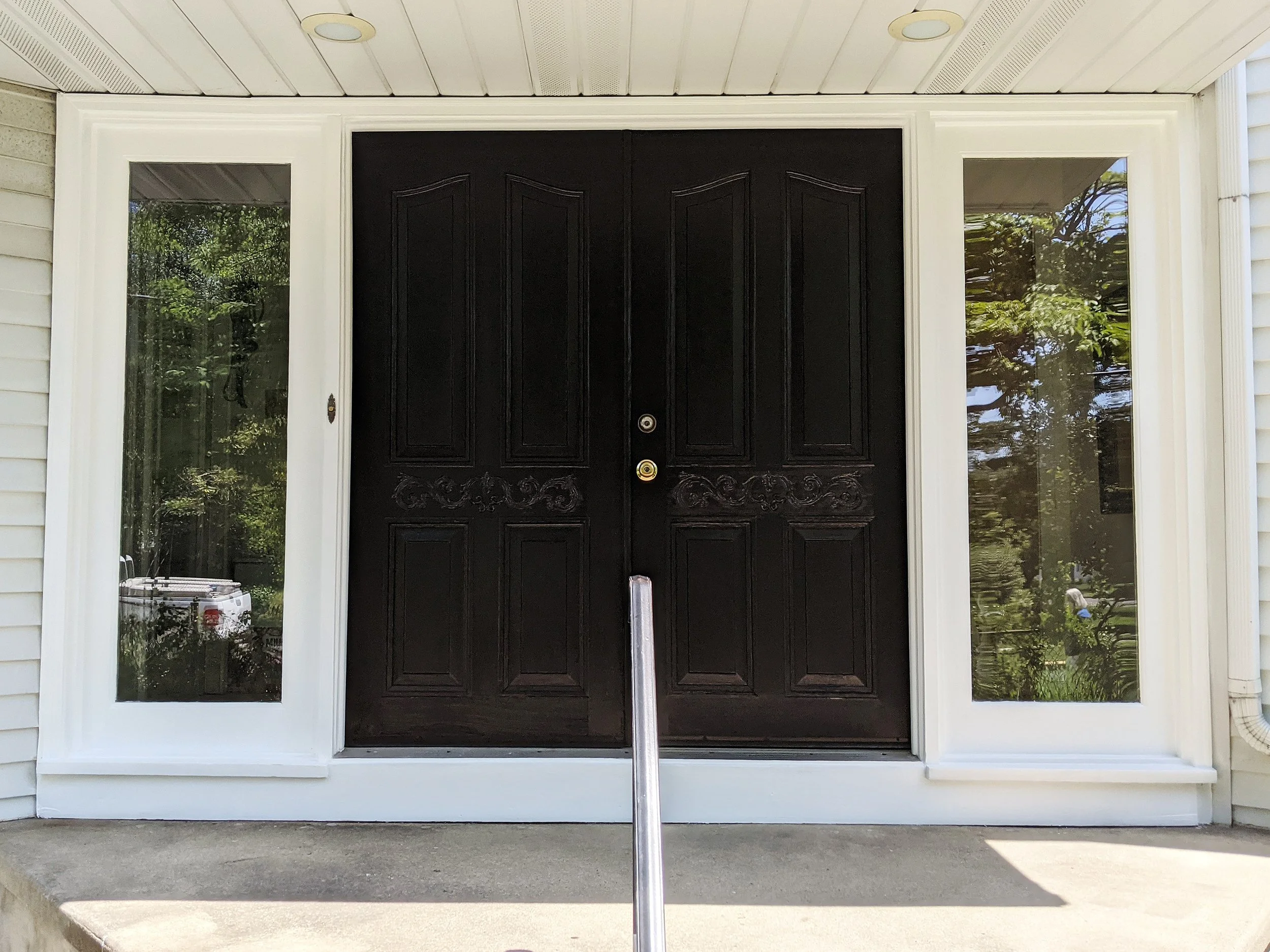 Bob and Laura - Front Door 001.jpg