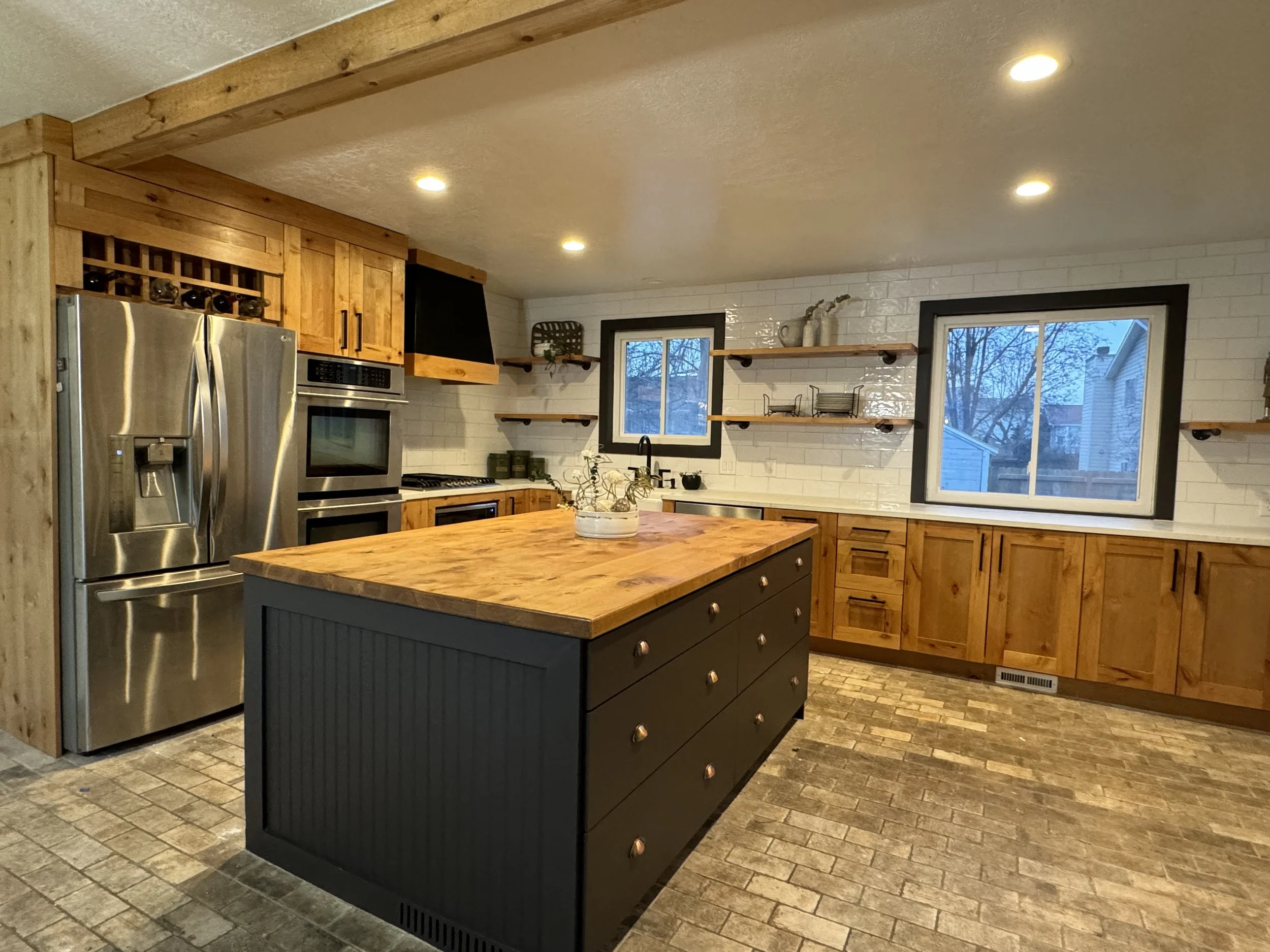 2371 Kitchen.jpg