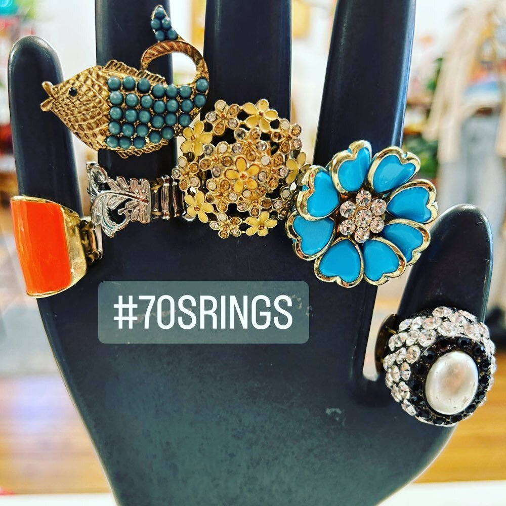 New arrivals! Trays of vintage rings to adorn your digits! 💍 #vintagerings #70sbling #newvintagearrivals