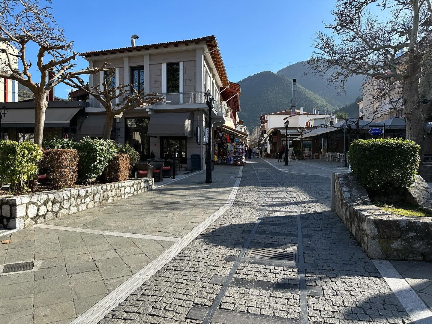 &Pi;&epsilon;&rho;&pi;&alpha;&tau;ώ&nu;&tau;&alpha;&sigmaf; &pi;ά&nu;&omega; &sigma;&tau;&omicron;&nu; &pi;&alpha;&rho;&alpha;&delta;&omicron;&sigma;&iota;&alpha;&kappa;ό &pi;&lambda;&alpha;&kappa;ό&sigma;&tau;&rho;&omega;&tau;&omicron; &tau;&omega;&