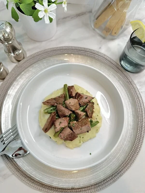 Sirloin Bites, Green Beans and Creamy Mash