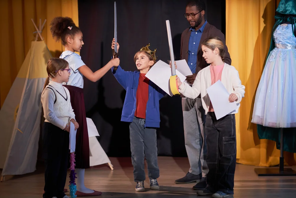 Classes for Youth and Teens — Luna Stage