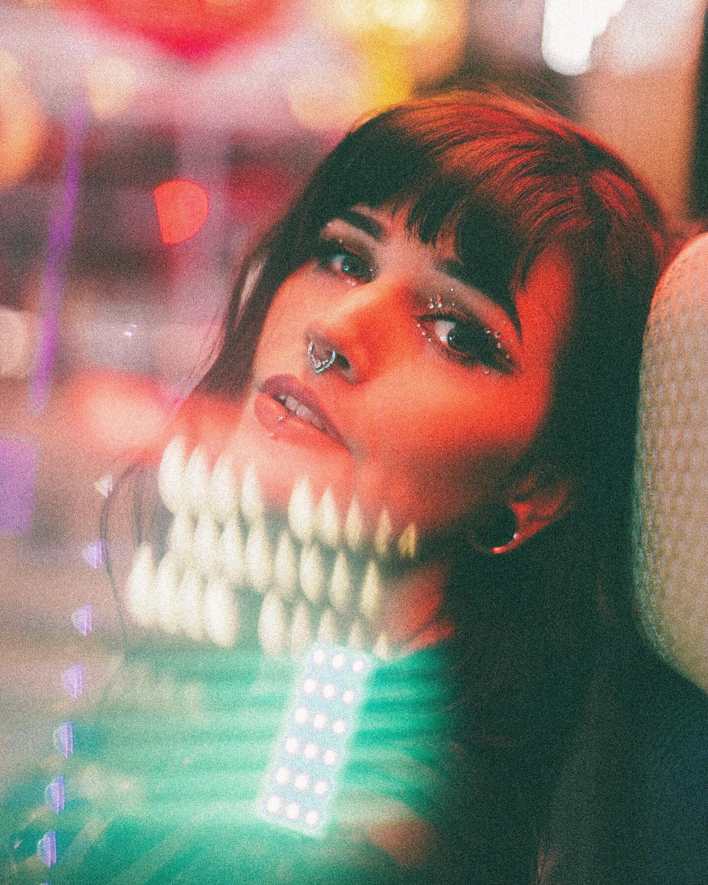 Got a favorite?!
With @lilacbat 

#streetsofchrome 
#stockholmcity
#stockholmphotographer
#stockholmphotography
#stockholmstreetphotographer
#stockholmfashionphotographer
#stockholmportraitphotographer
#swedishphotographer
#neonlights #nightportraits