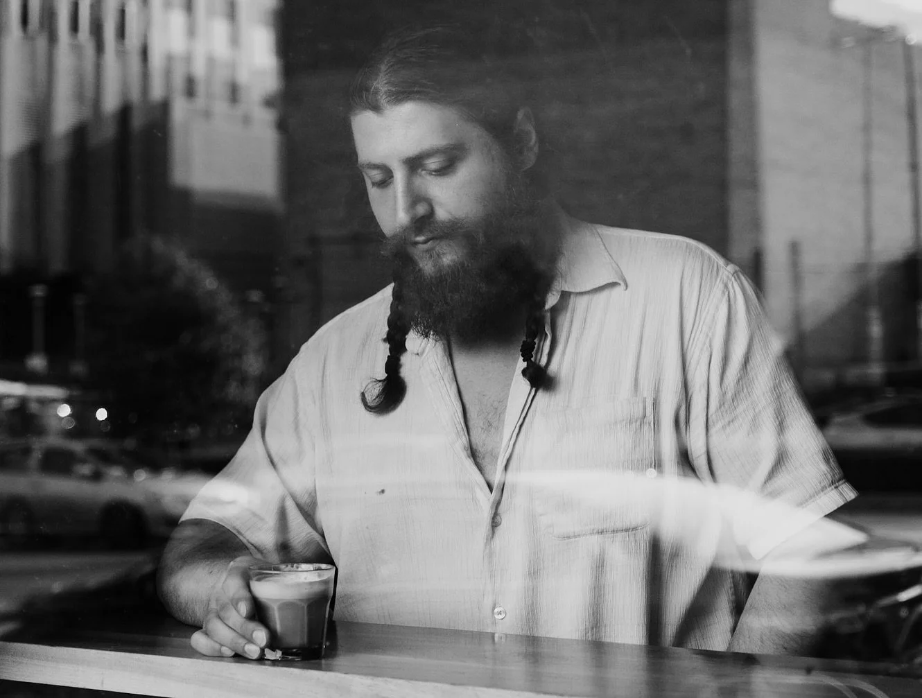 Some photos I shot of @dasciarrotta the owner of @narrative.coffee for Seattle Coffee Gear. 

@fujifilmx_us XH2S / 16-55mm 2.8 S
Iso: 320
Shutter: 1/400
F/2.8