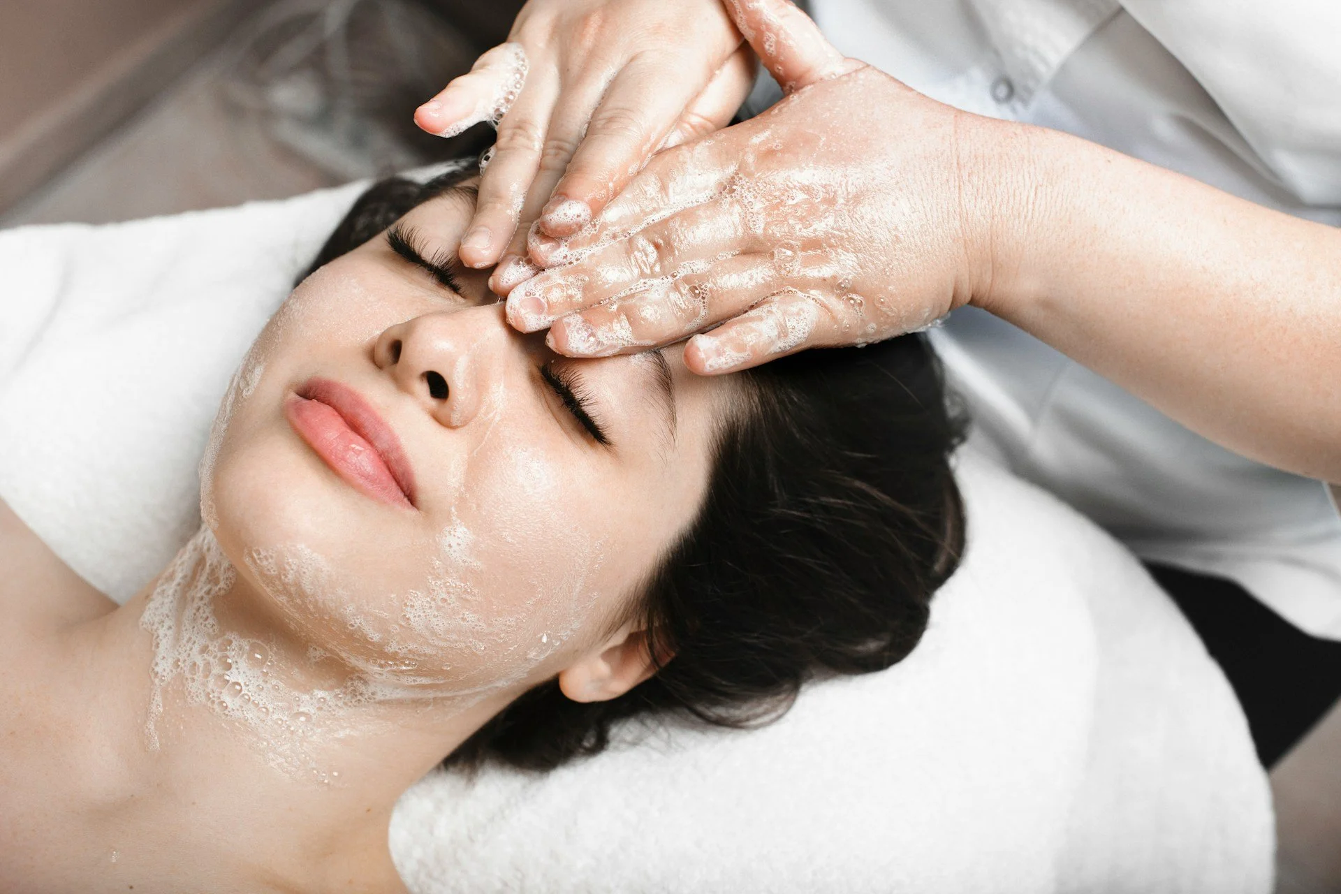 Facial Treatments for Acne-Prone Skin: Effective Solutions