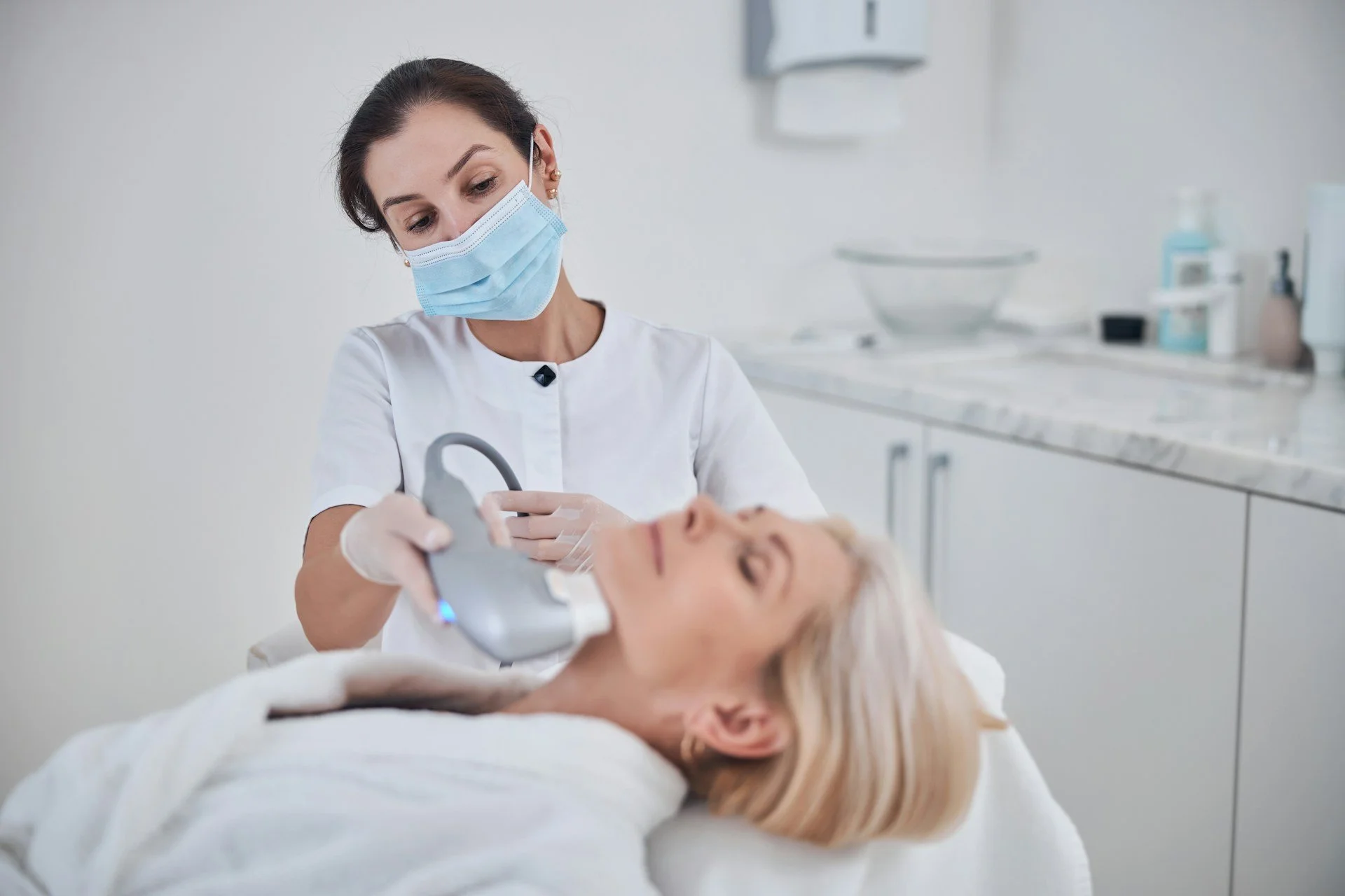 What Skin Tightening Treatment Can Do After Age 40