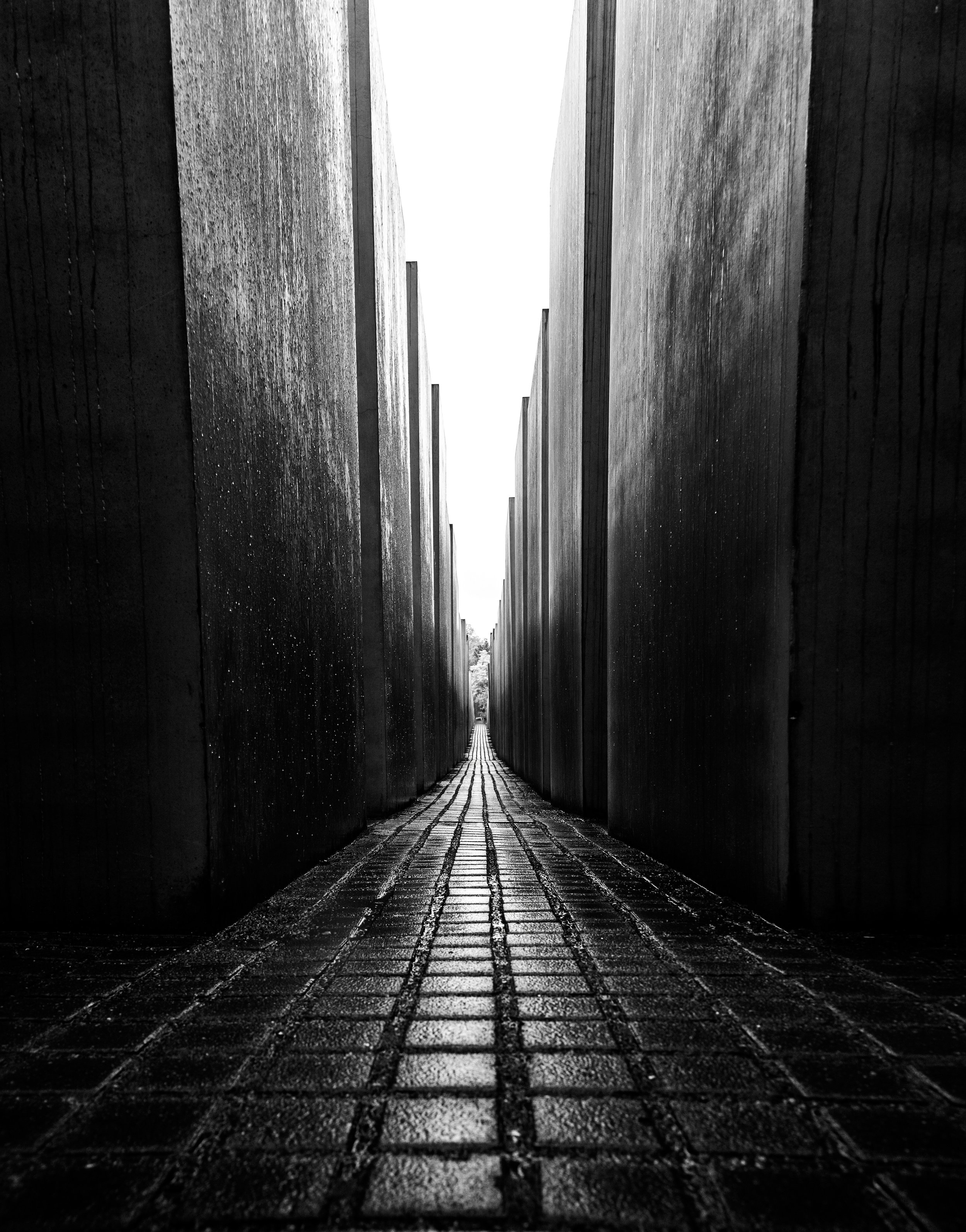 6 Punkte - Holocaust memorial.jpg