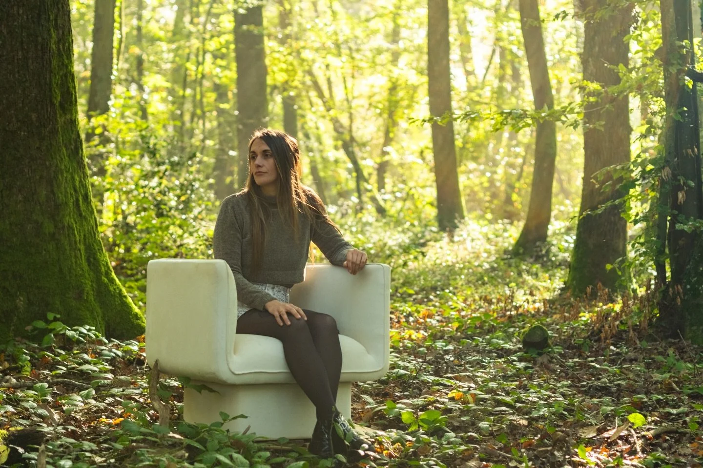 Quelques photos prises lors du tournage d&rsquo;une vid&eacute;o pour @florinepruvot 🌷🌞
Je n&rsquo;ai pas tous les jours l&rsquo;occasion de cr&eacute;er du contenu pour des cr&eacute;ateurs engag&eacute;s, qui se mobilisent pour la plan&egrave;te 