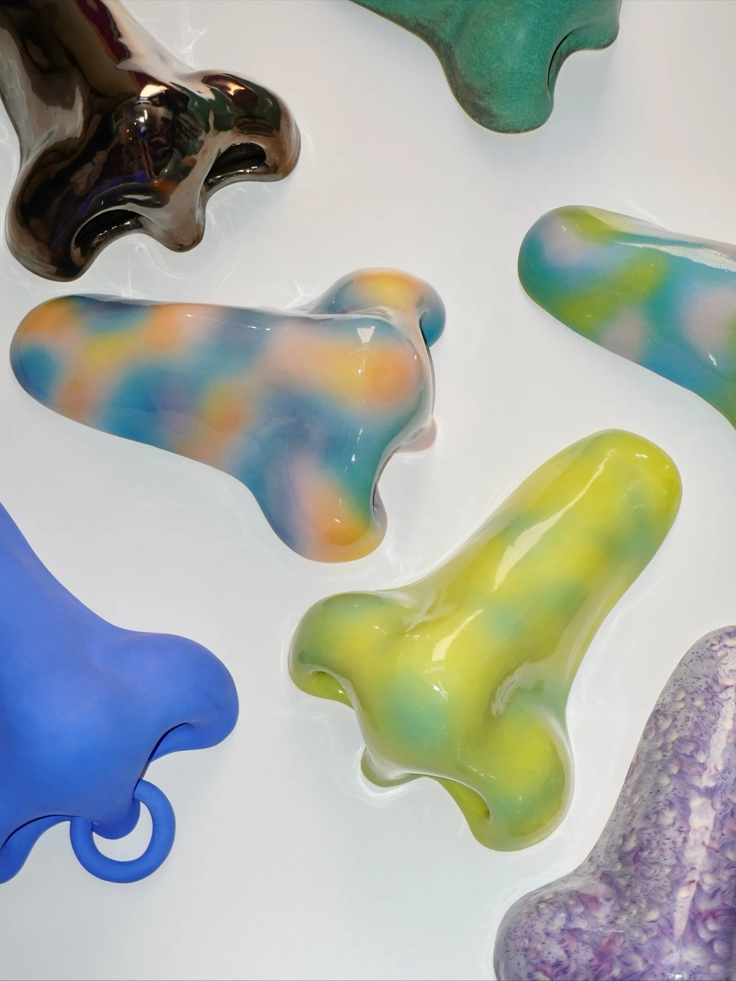 Four new finishes have entered the arena 👃👃
.
Molten Lavender 🤤 Patina 🗽 Choose your own adveture Airbush 🐠🎨 and an extra Matte Bold Blue 💙
.
All finishes currently available to order with 1-3 week make time which fits in nicely for end of yea