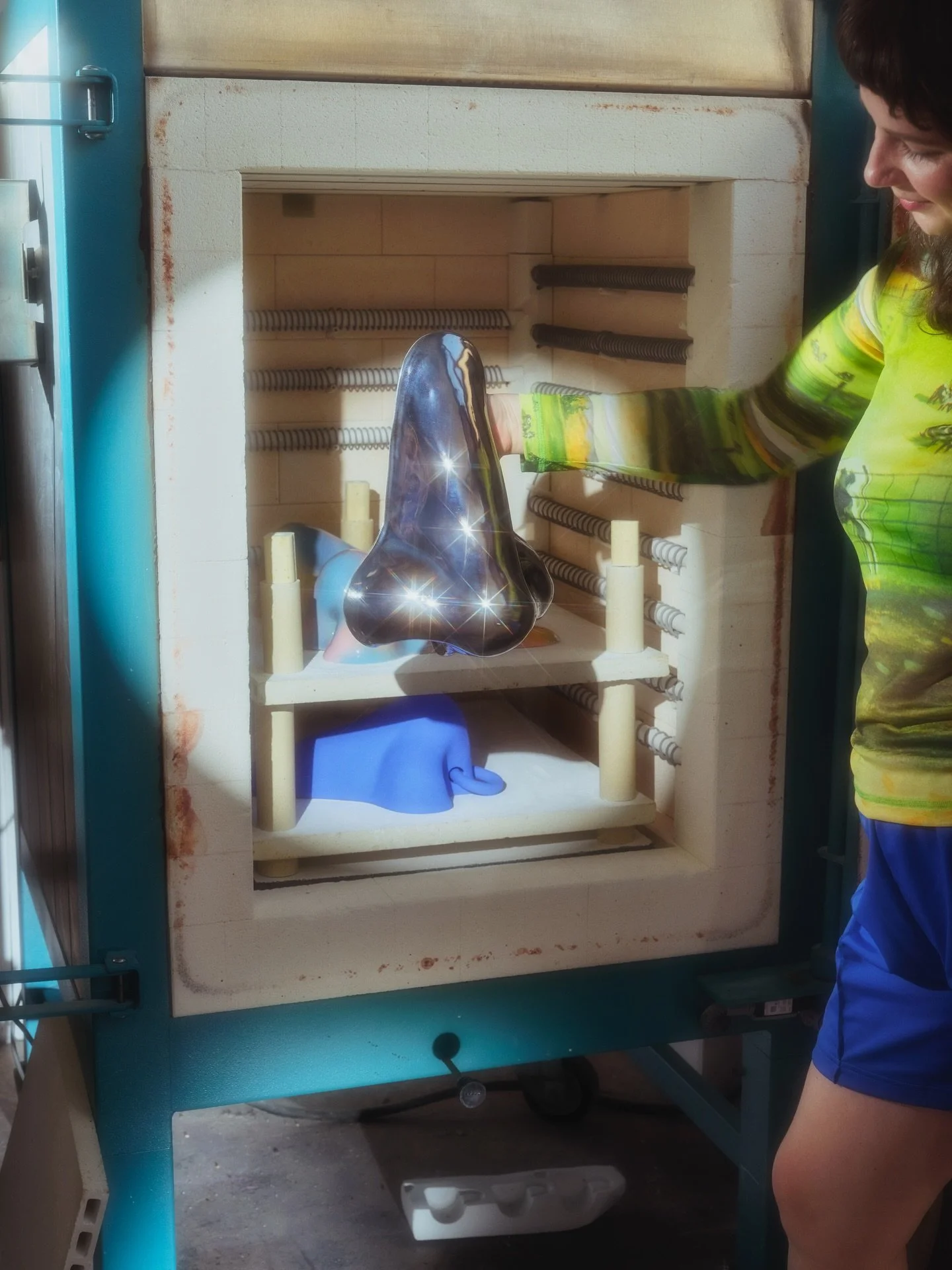 It's hard to tell whether I love the Chrome Schnozz or this photo of the Chrome Schnozz more ✨✨✨
.
Available to order on the site - 2 week make time if you get in quick 🩶👷🏻&zwj;♀️🩶 
.

Photographer extraordinaire and wizard @sianfay 🔥🔥🔥
.
#cer