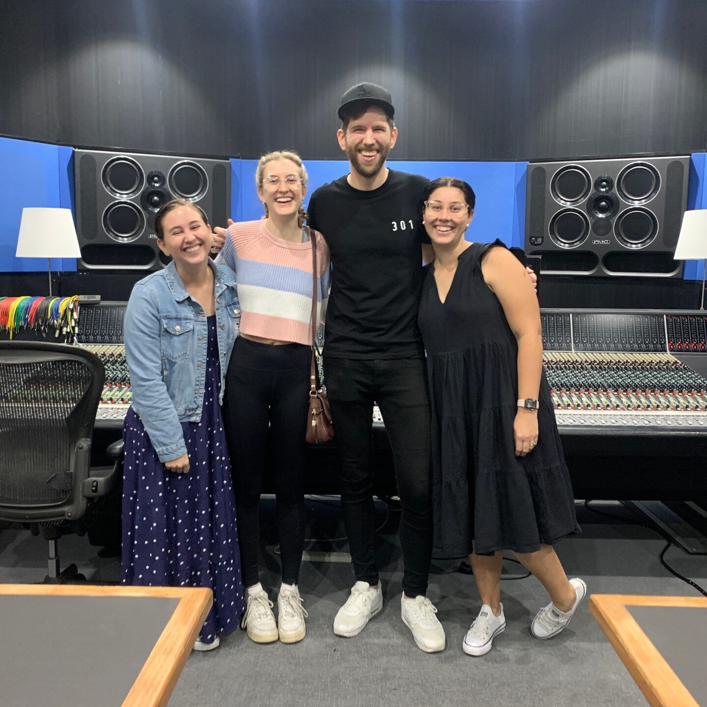 Bring ur fam to work day/s 😁⁠
⁠
@ithebird_⁠
@amybirdjablonski⁠
@graybird09⁠
#dad #roberto