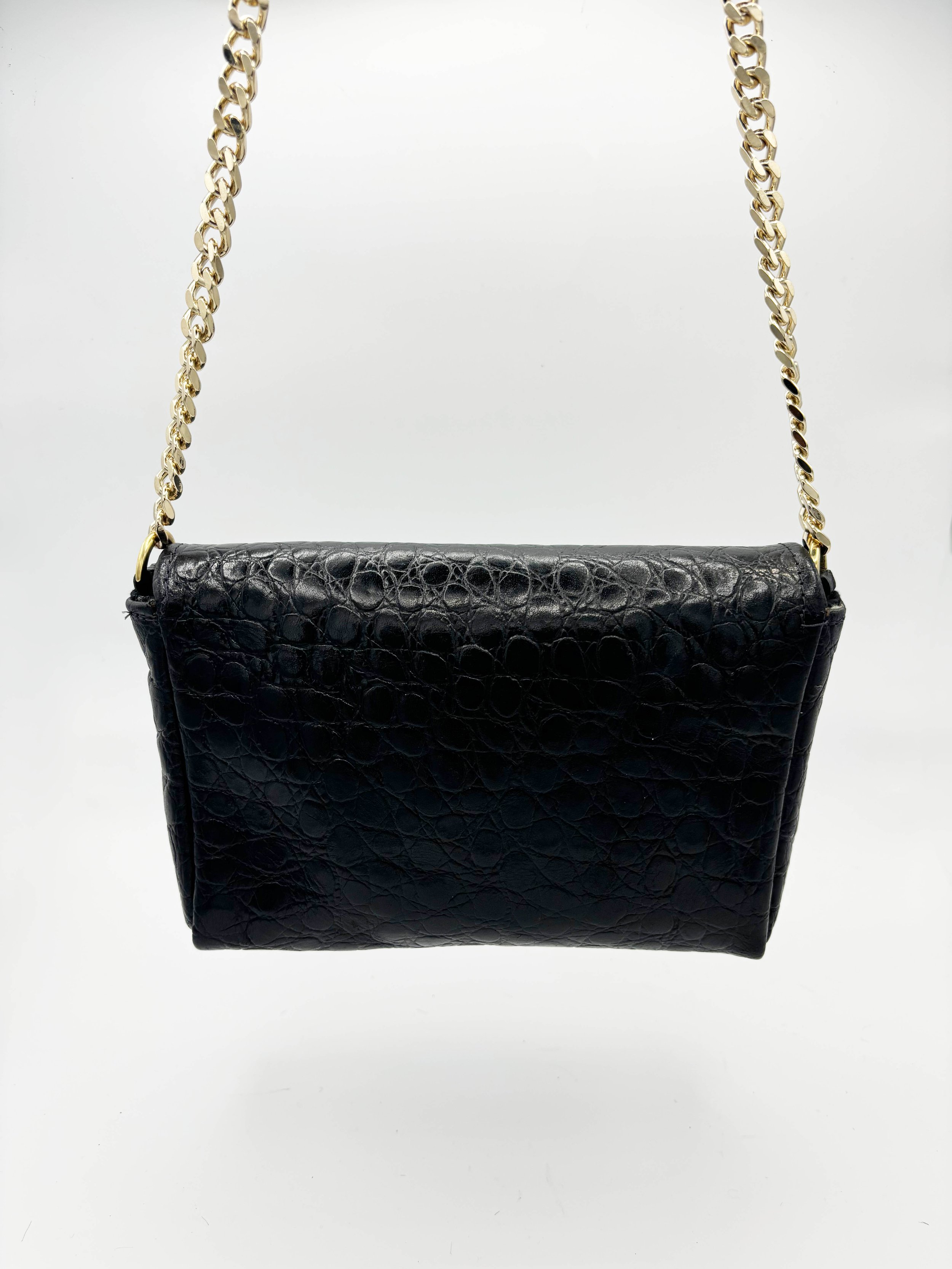 croc_Black_back_clasp_hang .jpg