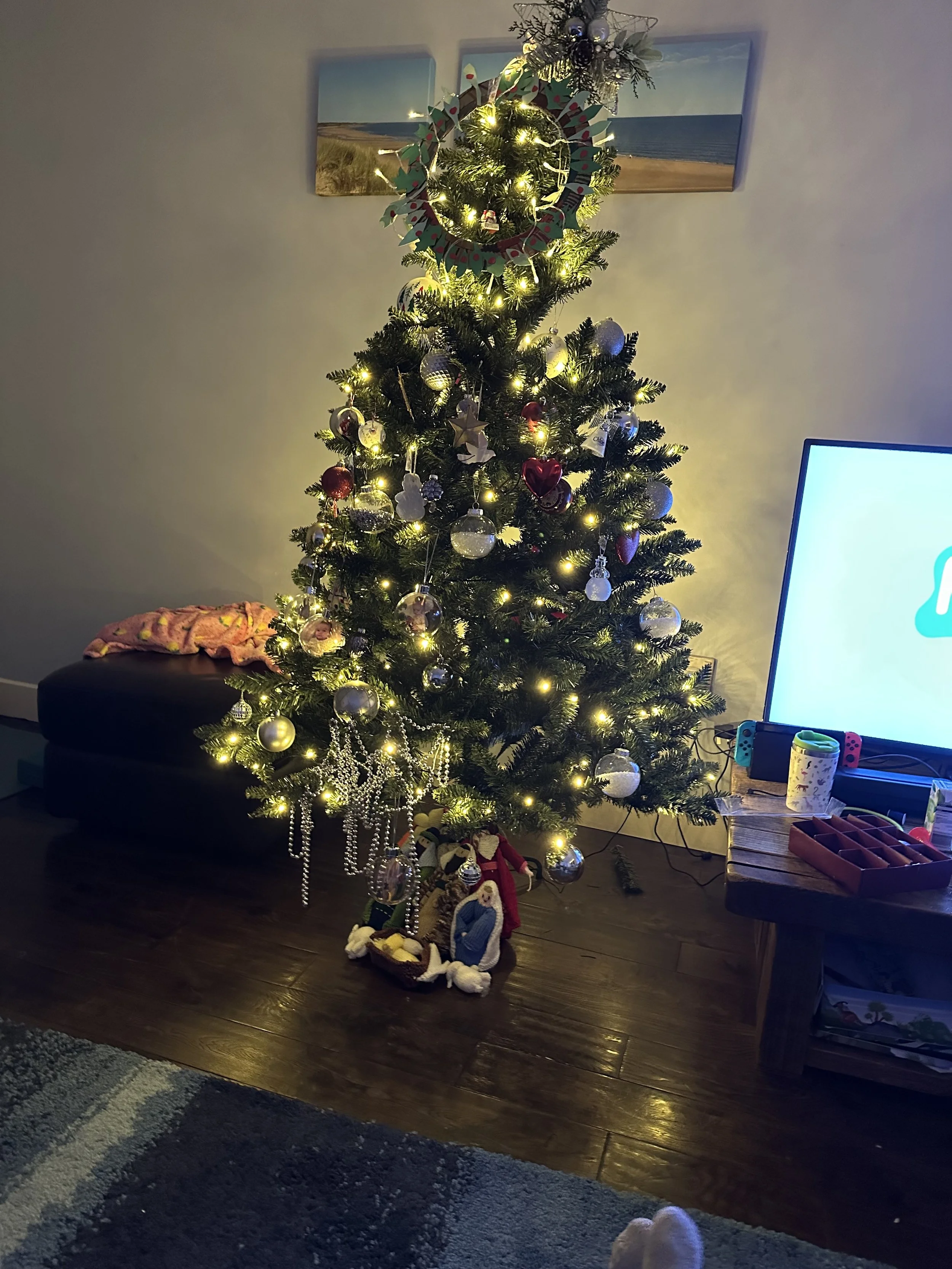 Christmas number 6. Motherhood and Christmas, the challenges the joy. The tempering expectation. 