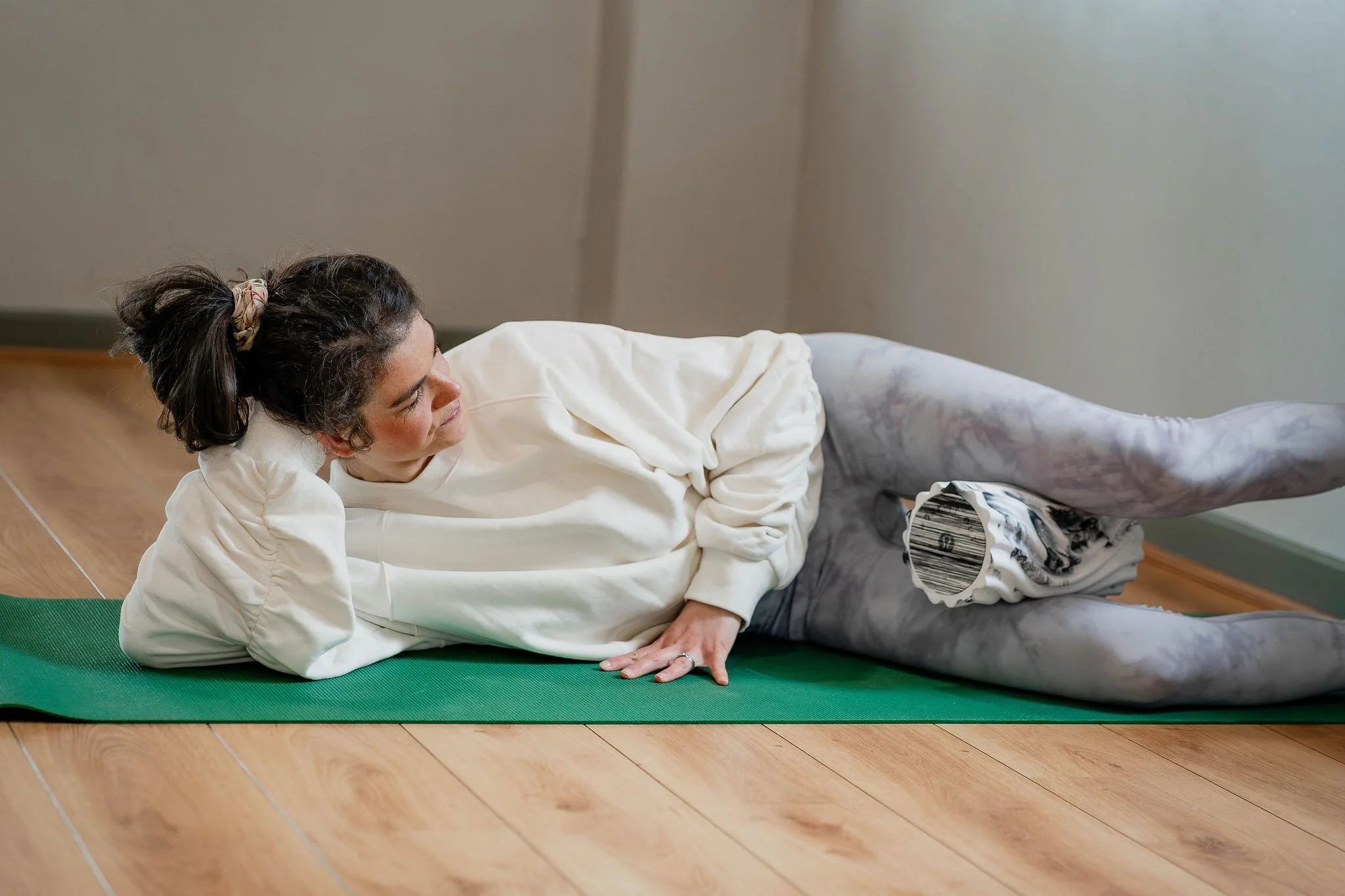 foam roller used to support postnatal movement