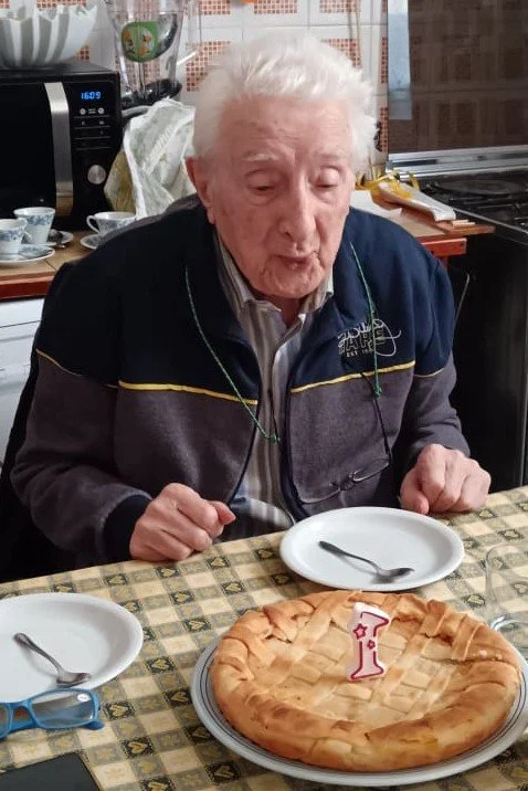 2025 - I nostri più cari auguri a Luigi Prini che il primo ottobre ha compiuto cent'anni. Luigi ha cantato con noi per lunghi anni e ha ricoperto anche la carica di Presidente del coro. E' proprio vero che cantare fa bene.