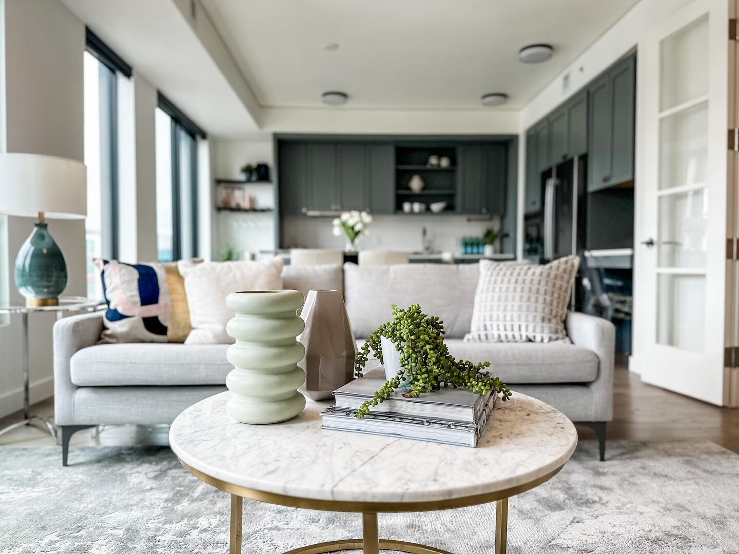 Thrilled for the opportunity to make this unit shine at the Coloradan 🤩

Our new fur chair making its debut and we are totally smitten 
#florainteriors #denverstaging