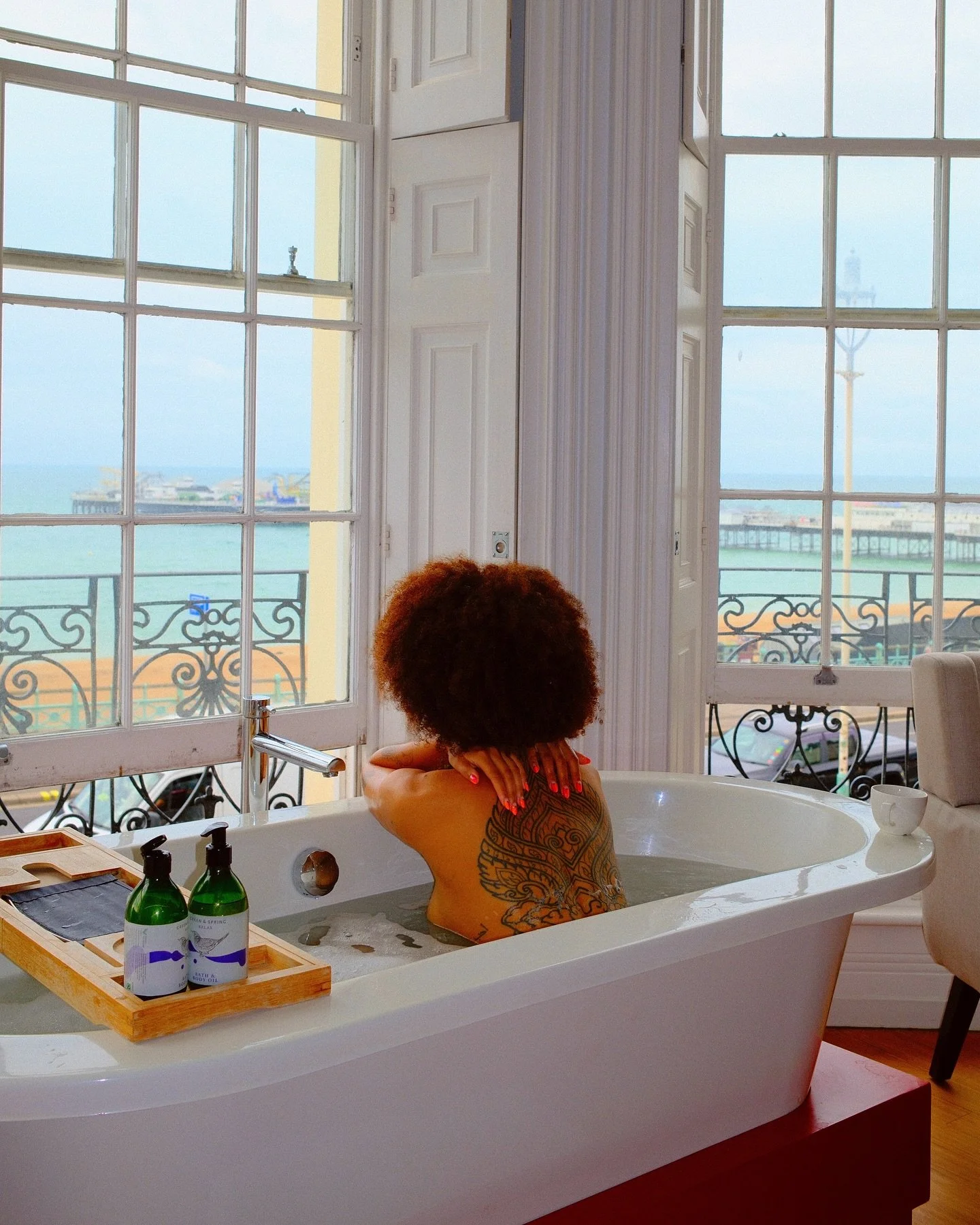 ad: gifted stay 🏖️ idk if it&rsquo;s me being a pisces or just the beautiful sea air but life really does seem better by the seaside 🌊 i&rsquo;ve been to brighton many times but this is the first time ive stayed somewhere with a view of the sea and