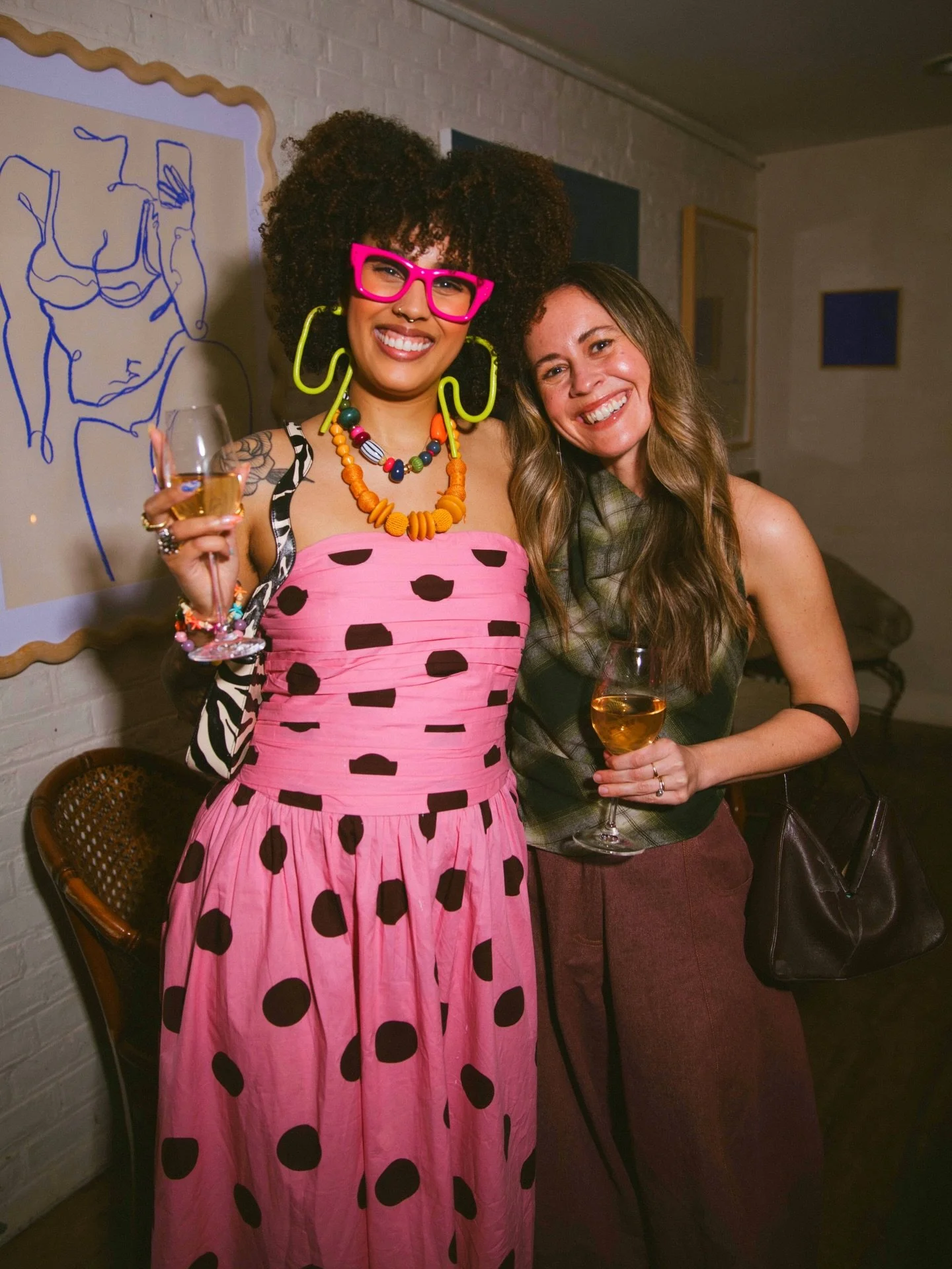 (AdPR invite) an absolutely gorgeous evening with @drinkamie x @interrupted.art lovely food and lovely chats ✨ in case you&rsquo;ve not heard of them, they&rsquo;re a membership platform that allows you to experiment with art pieces (swapping them ou