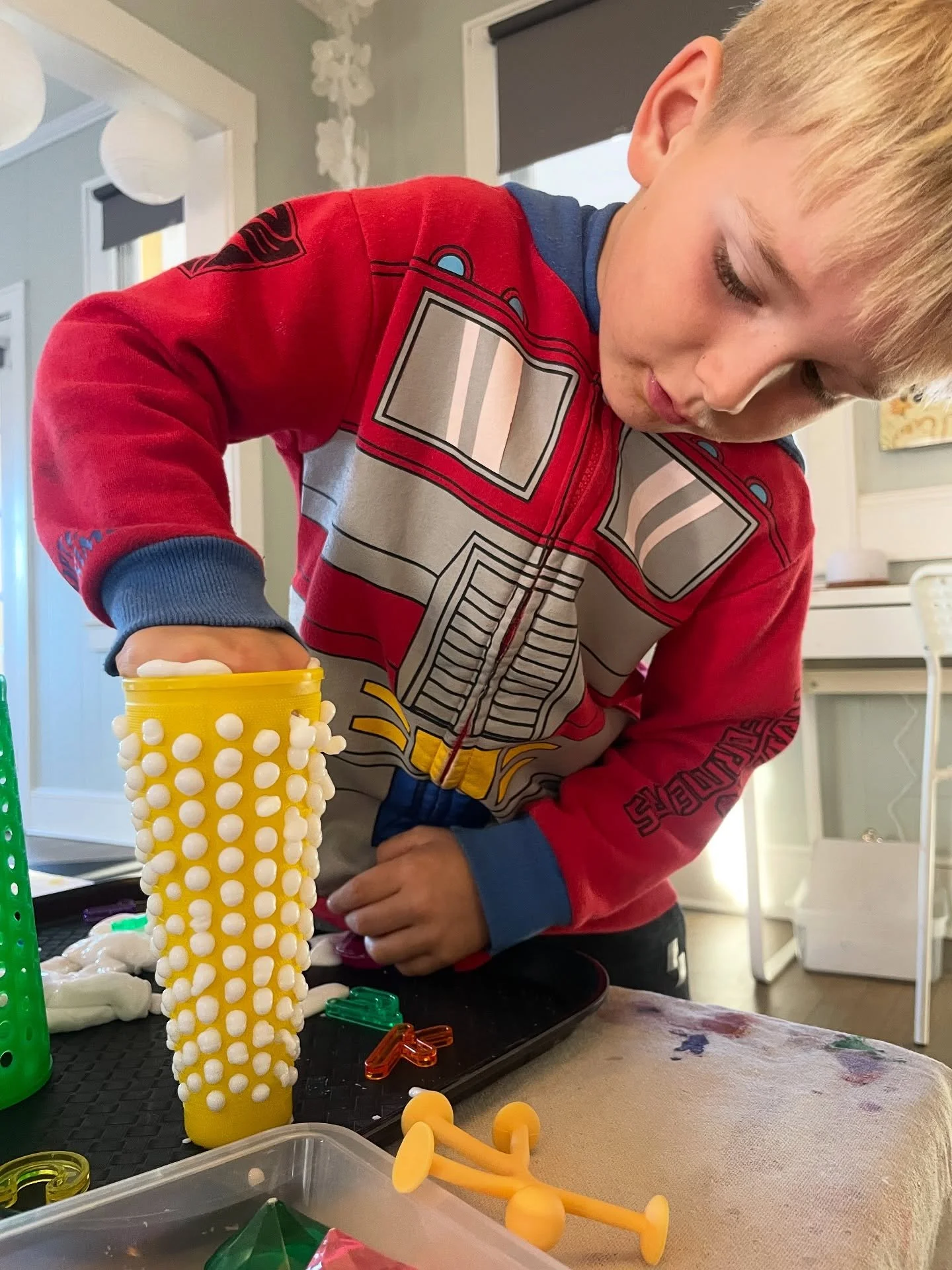.
Joy.
Wonder.
Awe.
Curiosity.

The best kind of learning&mdash; pure magic! ✨

❗️Fresh flubber all the way from CA by our own @artforthelittlemind. She ships! 🤩