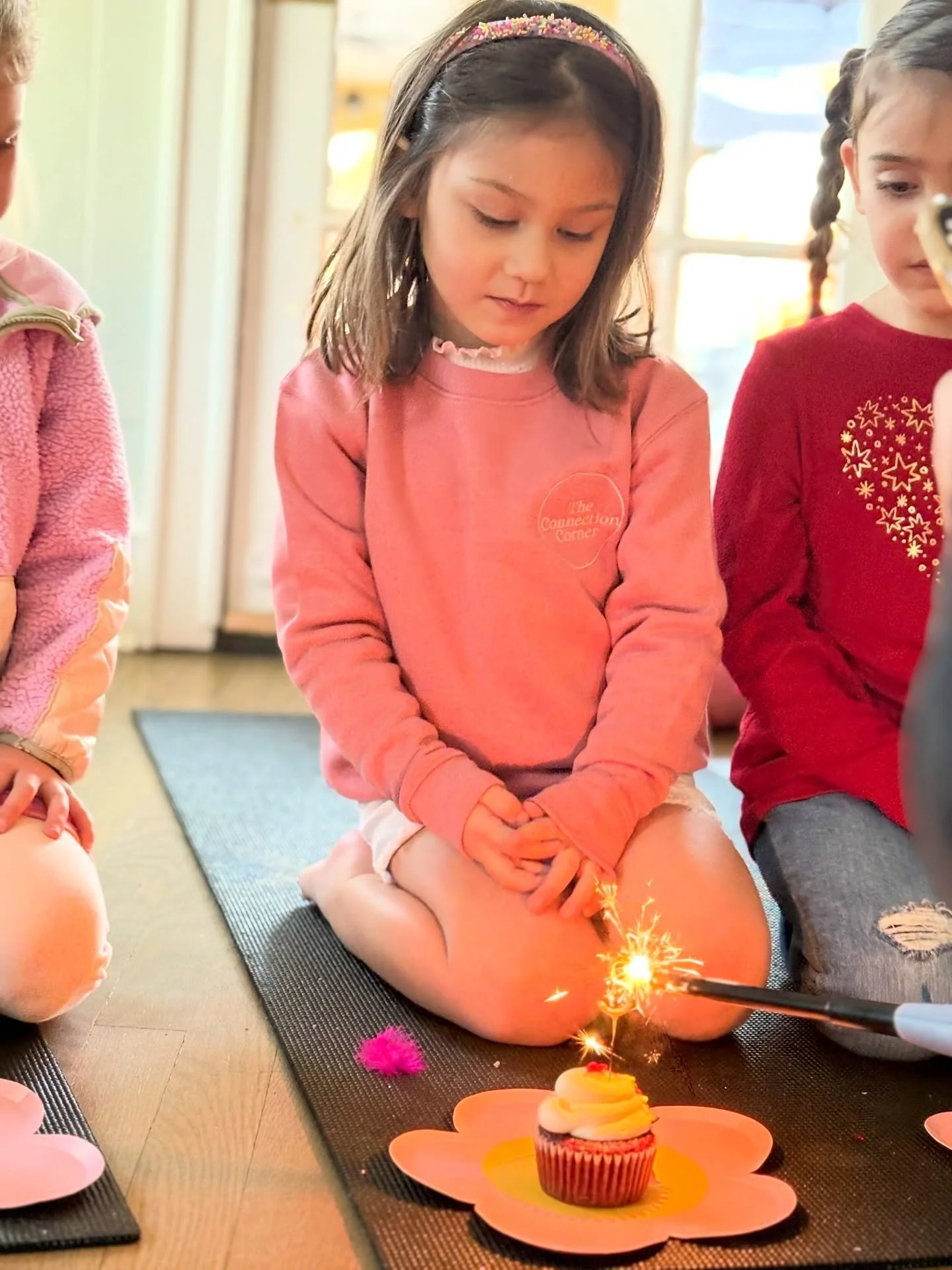 Every now &amp; then, The Connection Corner turns into pure birthday magic ✨🎉🤍

This month, celebrations included:

🌟🦄💫 a sweet 5-year-old with a group of school friends&mdash;art, yoga, and heartwarming moments thanks to Ms. Denisse! @wiggleand