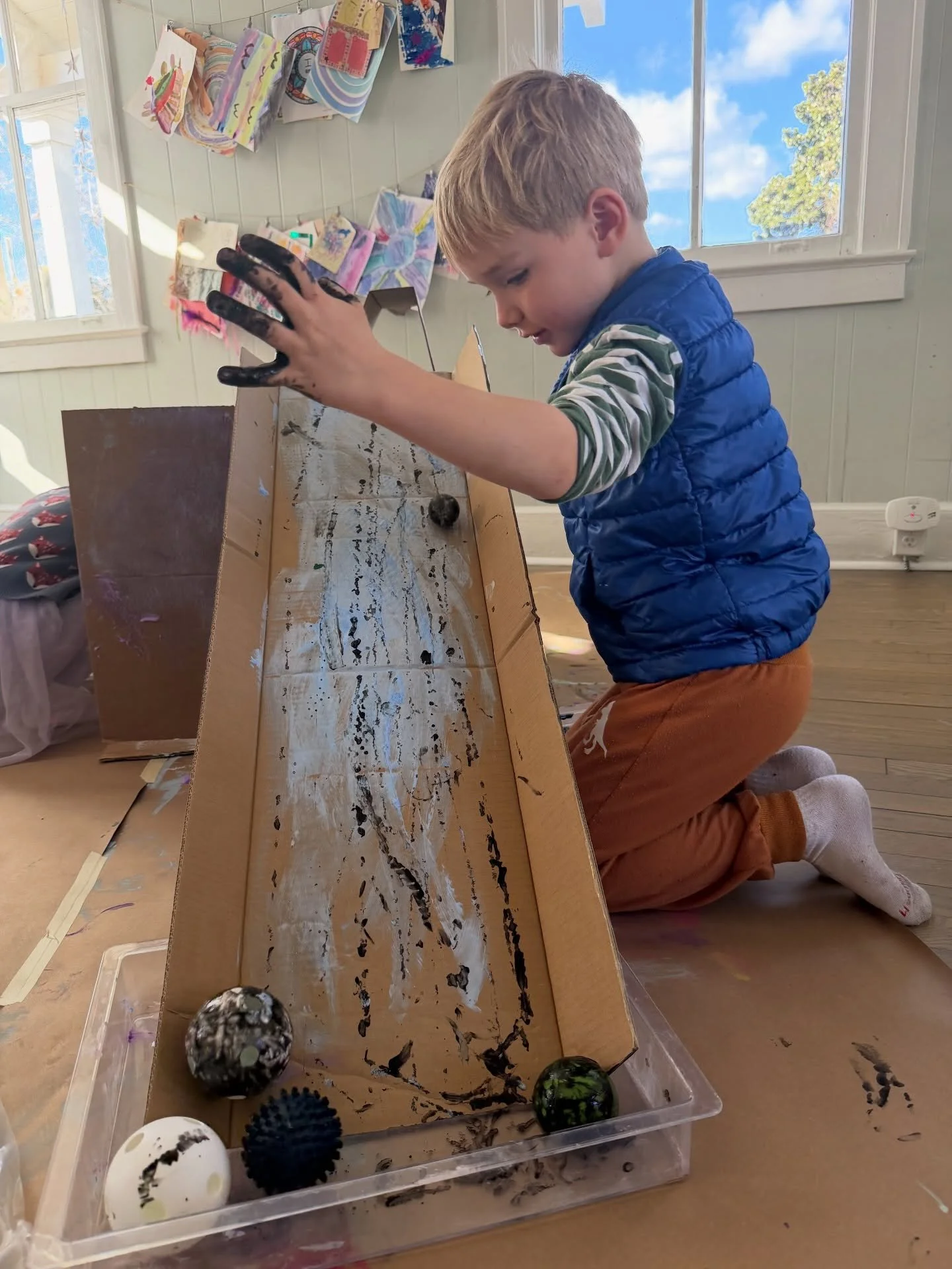 No school days at TCC! >>> 

🎨🤸🏿&zwj;♀️🌈✨🤍

Puffy paint (shaving cream + glue), a winter wonderland made from cardboard boxes&hellip; complete with snow &amp; ice (bubble wrap!) and a paint rolling slide! 🧊🤍❄️ 

Hours of creativity, e