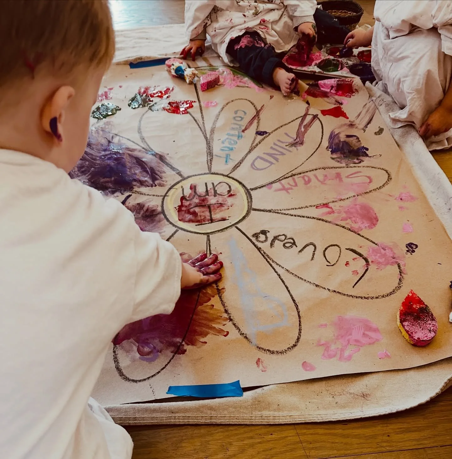 If your little one thrives in a small group setting with the freedom to move at their own pace, Toddler Book Club might be the perfect fit ✨

Great for the tiniest ones, and for bigger kids (and their grown-ups!) who may not feel quite ready for a dr