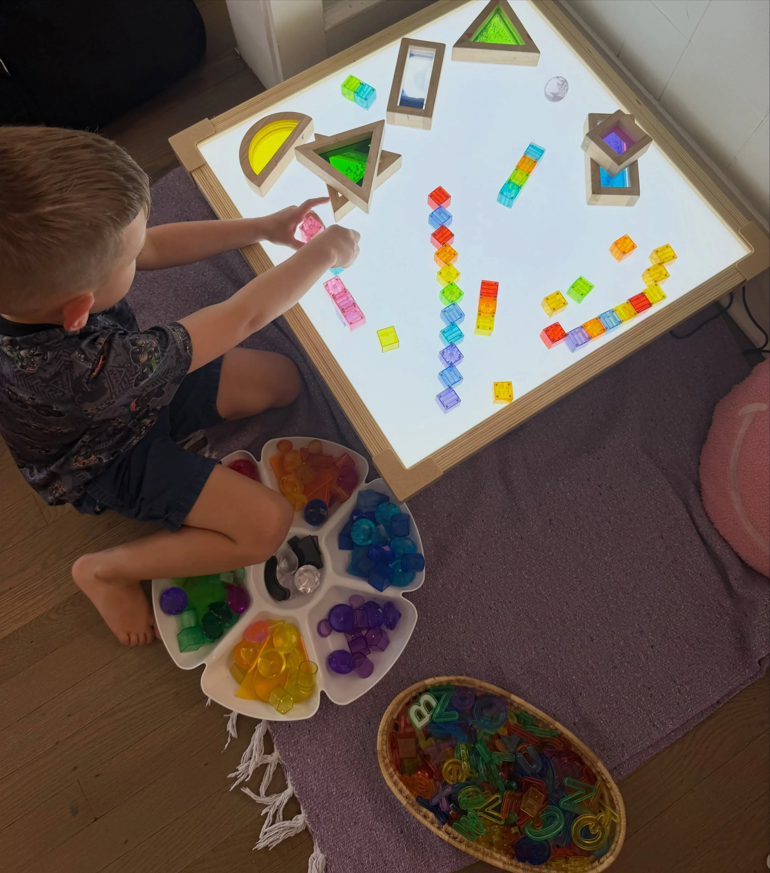 Upgrade!!! ✨🌈

Light play is SO magical! It sparks joy &amp; wonder &amp; there is SO much learning happening through play!

✨ Exploring light, color &amp; transparency
🌈 Color mixing, sorting &amp; pattern making
🔷 Shapes + early math concepts
🤲