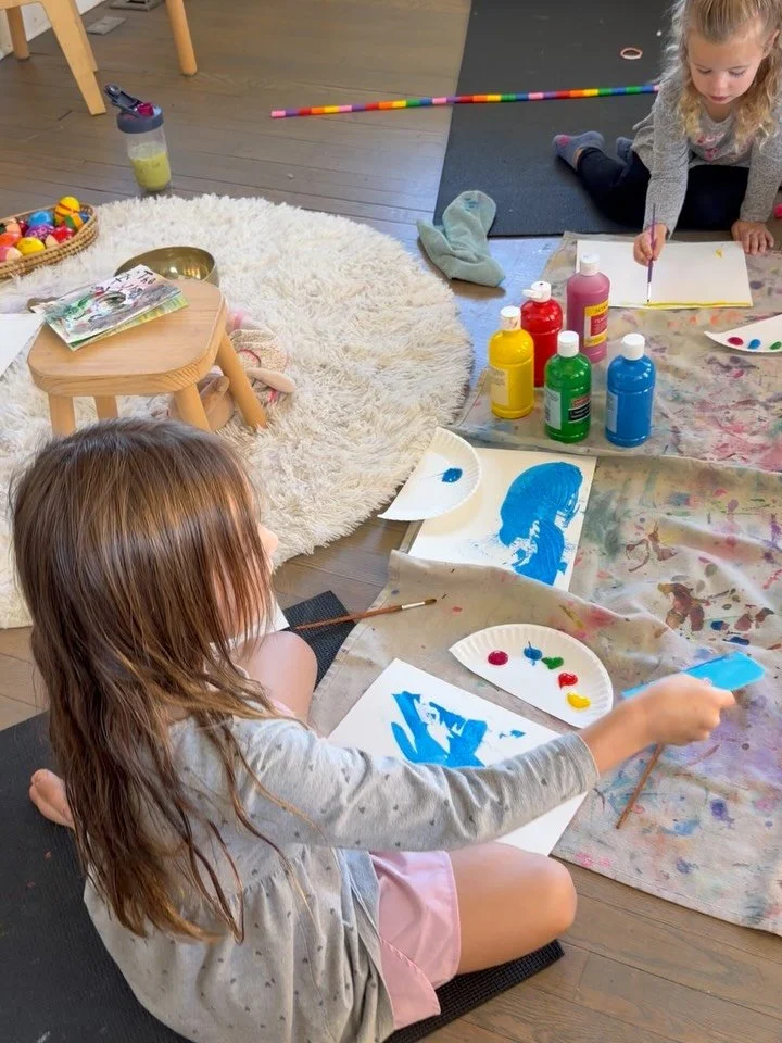 I know I may be biased but&hellip; Saturday mornings that start off like this are superior 🤍✨

Out &amp; about downtown before the hustle &amp; bustle of the weekend&hellip;

Mindfulness games
Movement
A developmentally appropriate yoga practice
Med