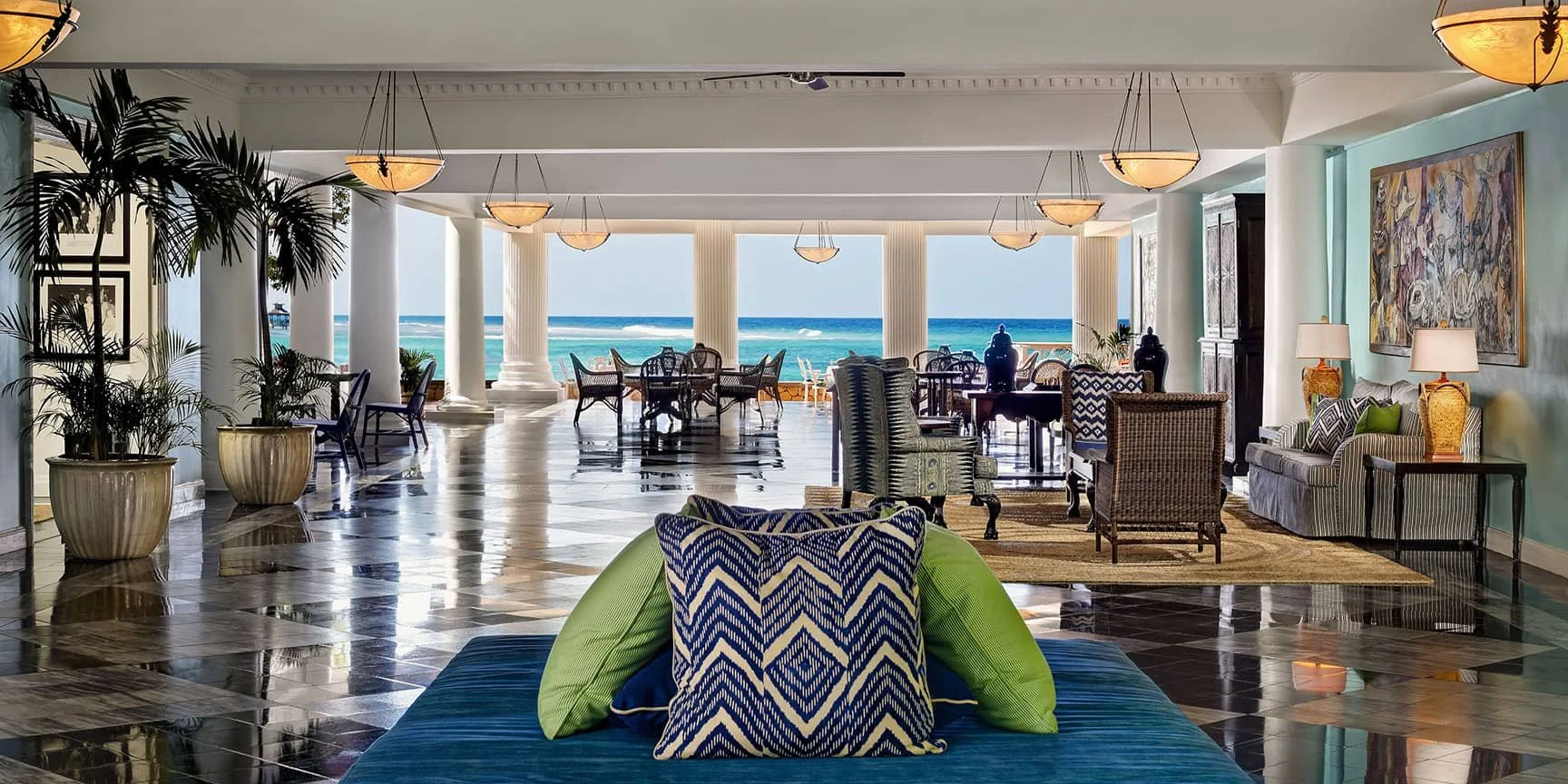 lobby01.jpg